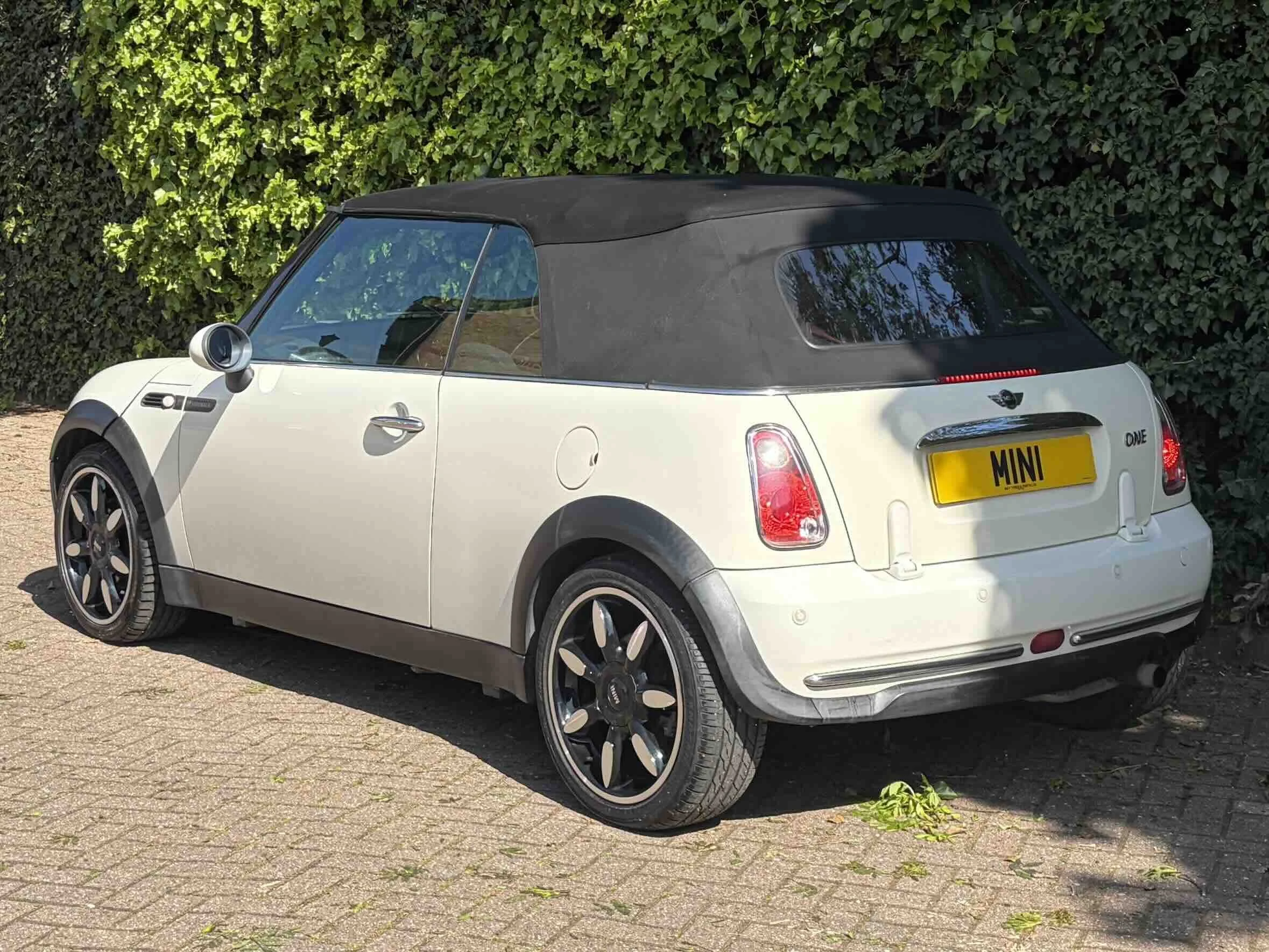 YD08 VLC White Sidewalk One 3.jpeg