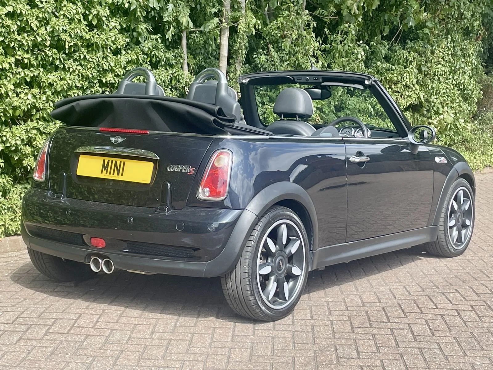 HV08 Black Cooper S Sidewalk Automatic 4.jpg