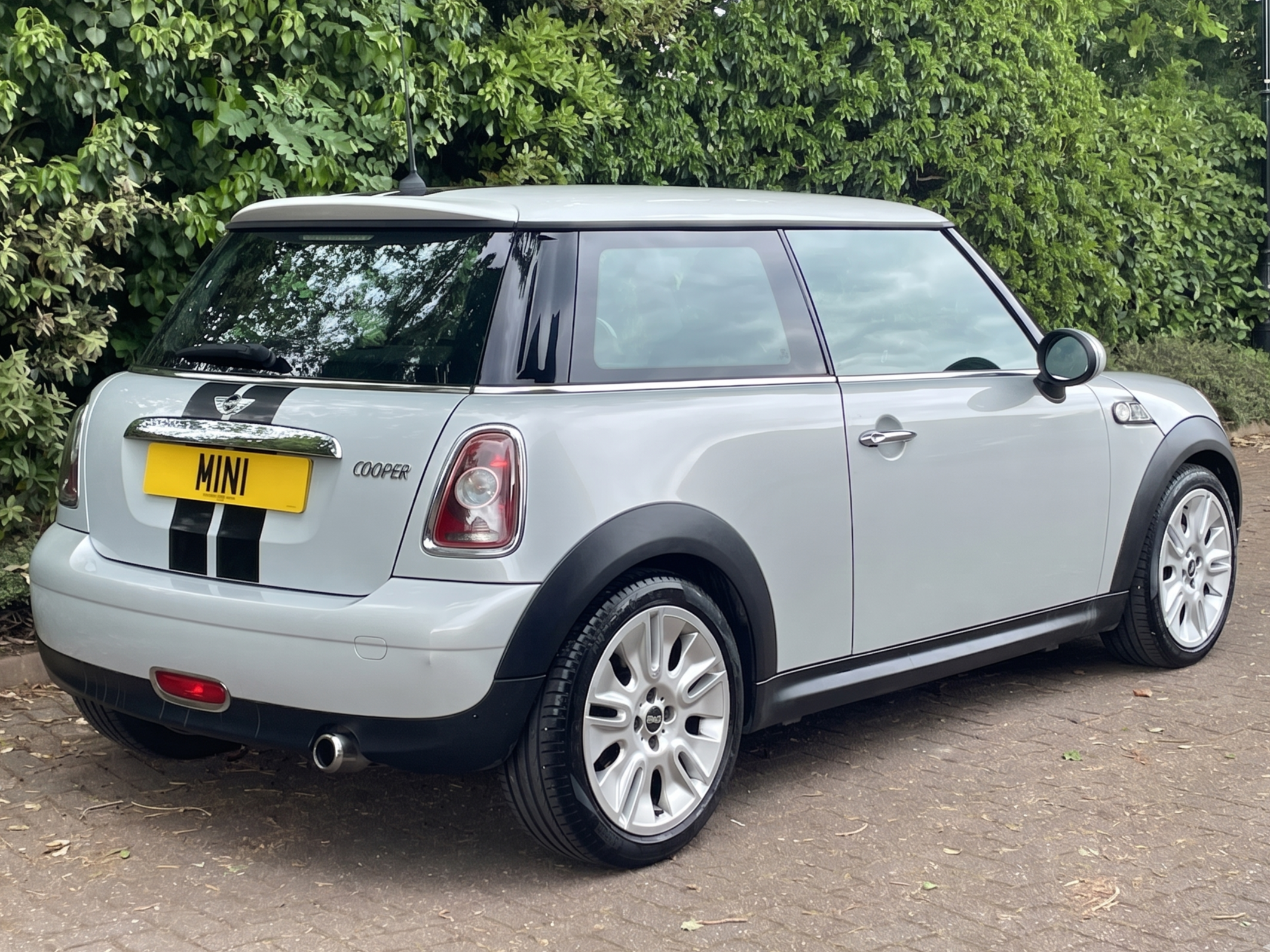MT59 White Silver Camden Cooper Manual 4.png