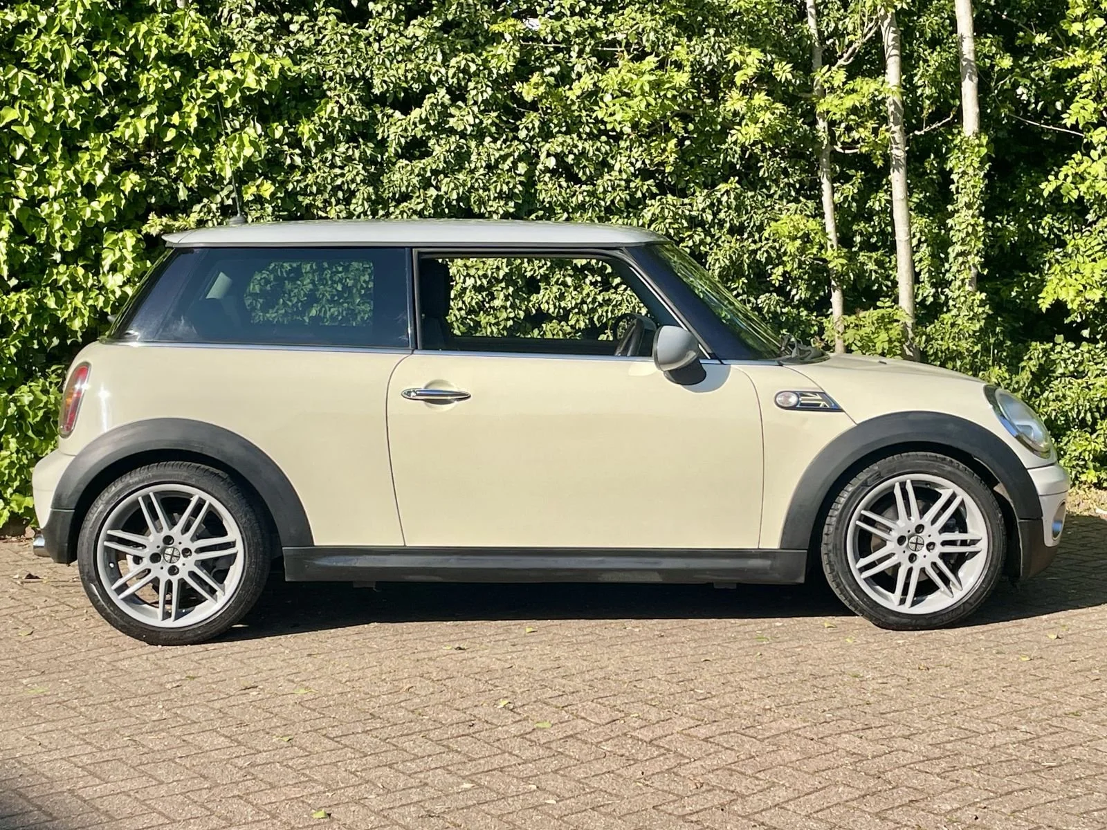 YY58 Pepper White Automatic One 1.4 3.jpg