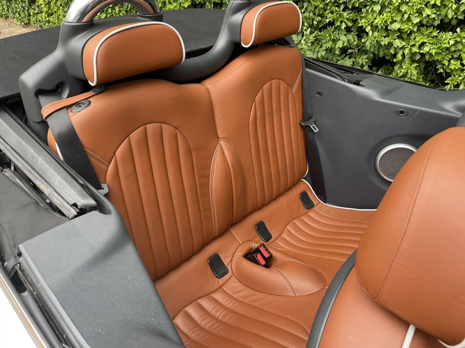 YD08 VLC White Sidewalk One 9.jpg