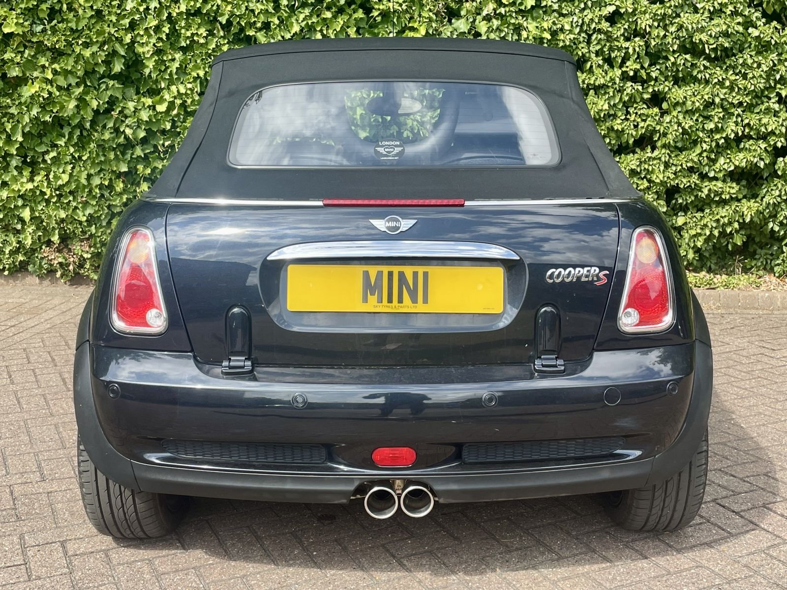 HV08 Black Cooper S Sidewalk Automatic 13.jpg