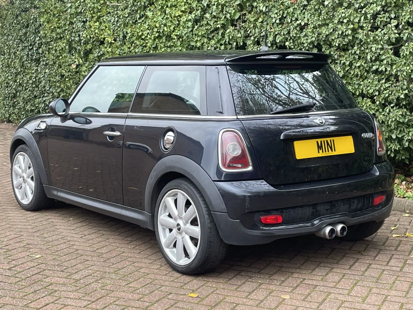 HK07 Astro Black Cooper S Manual 15.jpg