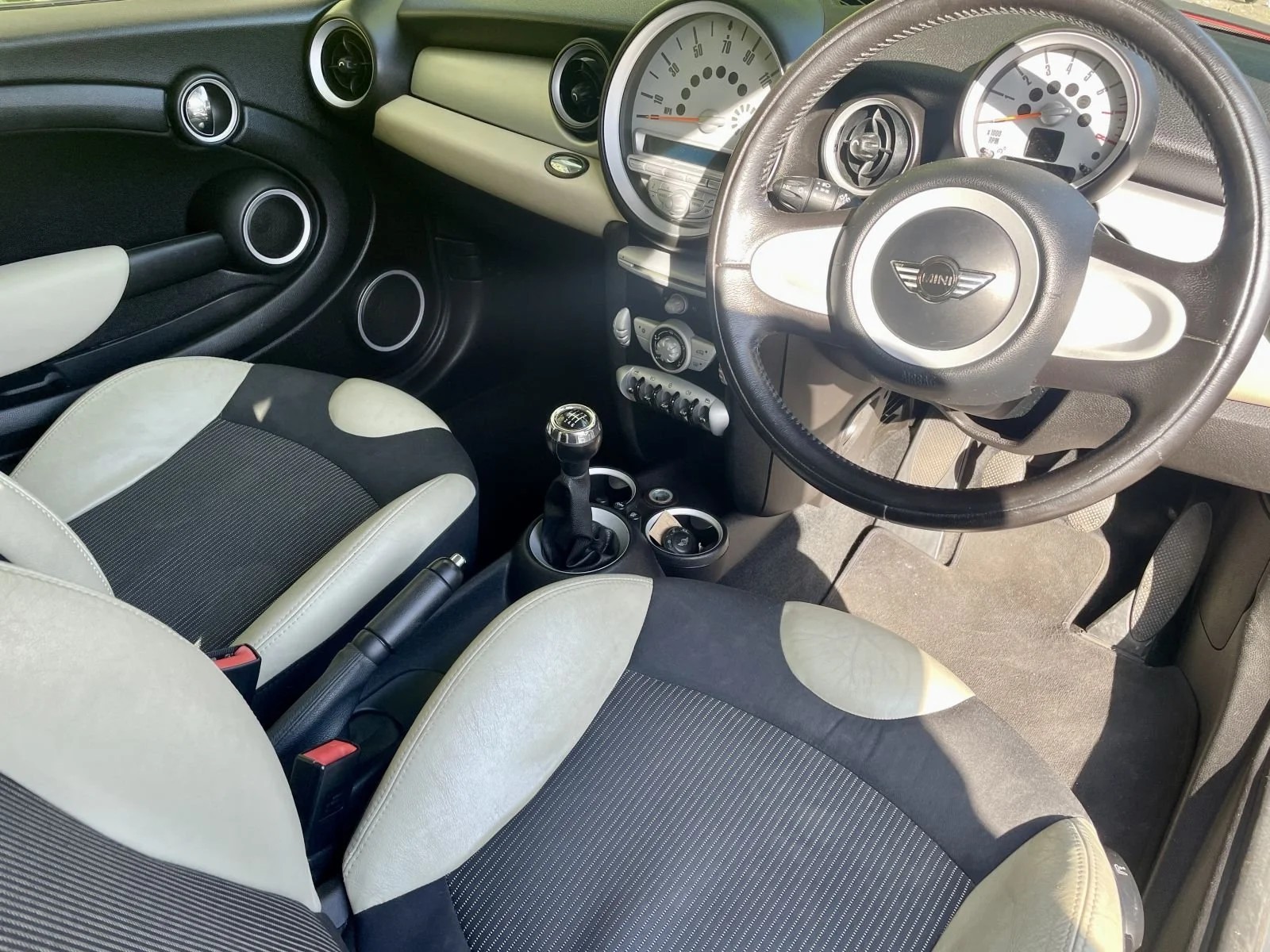 YY58 Pepper White Automatic One 1.4 6.jpg