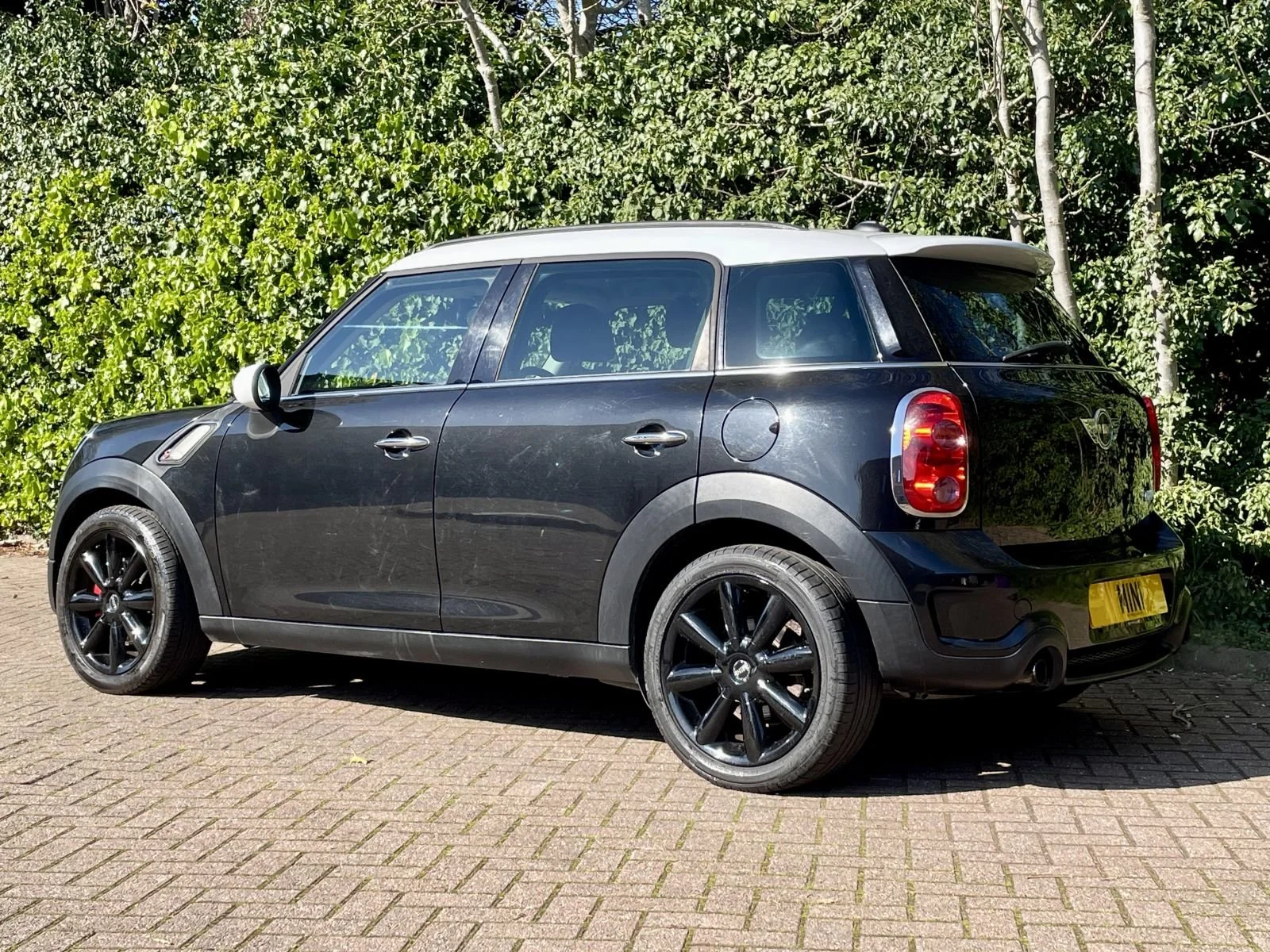 GU61 Absolute Black Metallic Countryman Cooper S Manual 19.jpg
