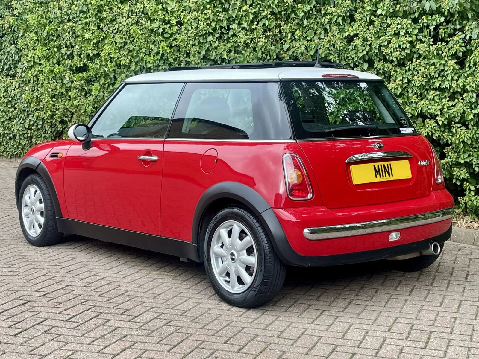 OE03 Chilli Red Automatic Cooper 15.jpg