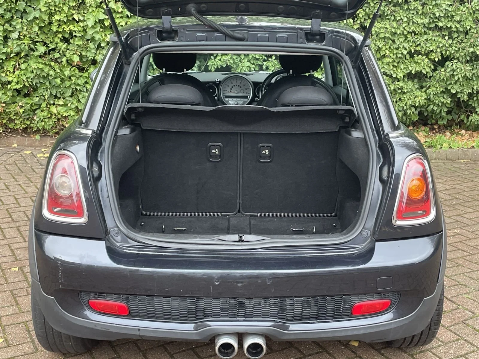 HK07 Astro Black Cooper S Manual 11.jpg