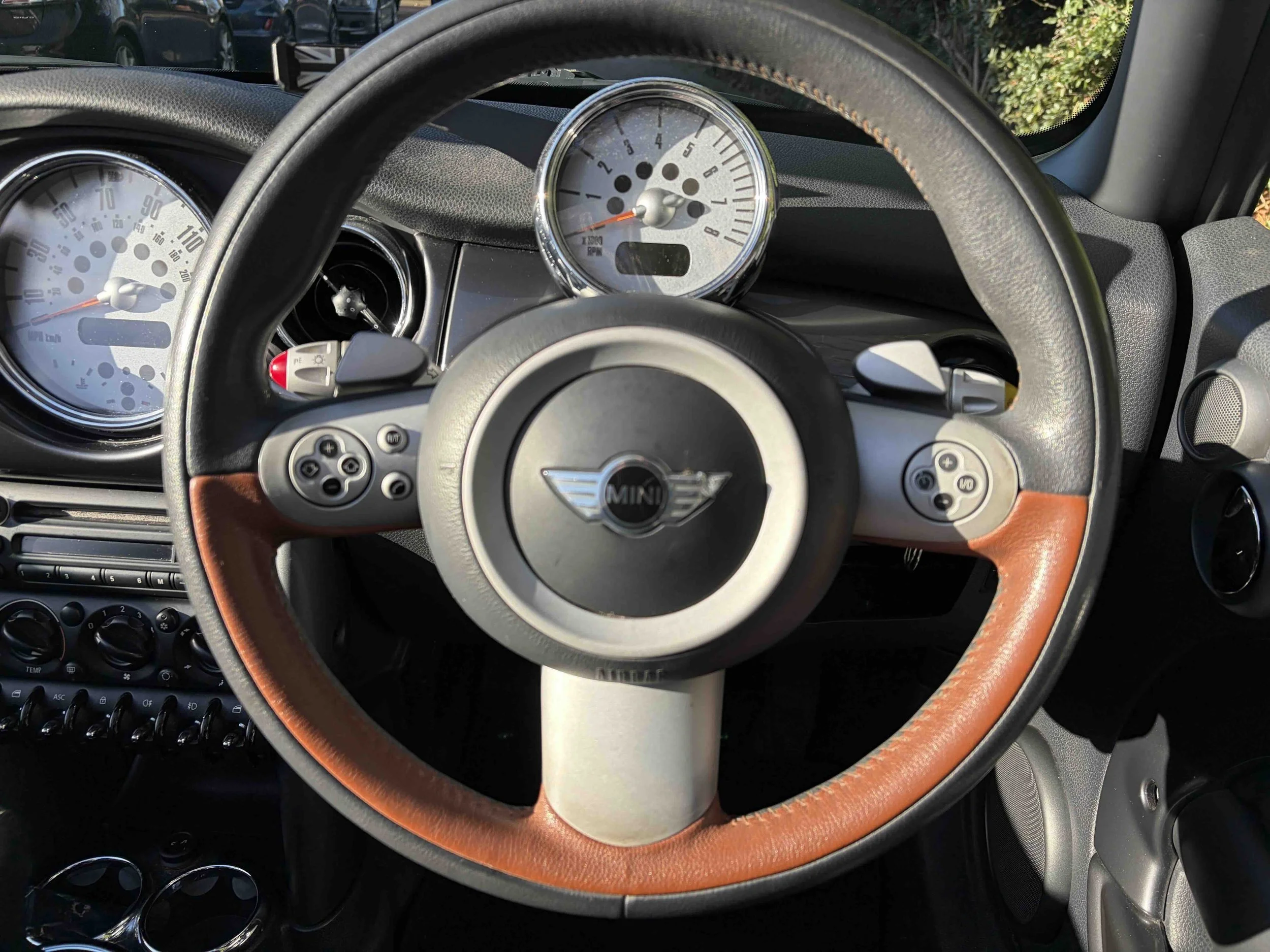 SL08 FNV White Silver Sidewalk 4.jpeg