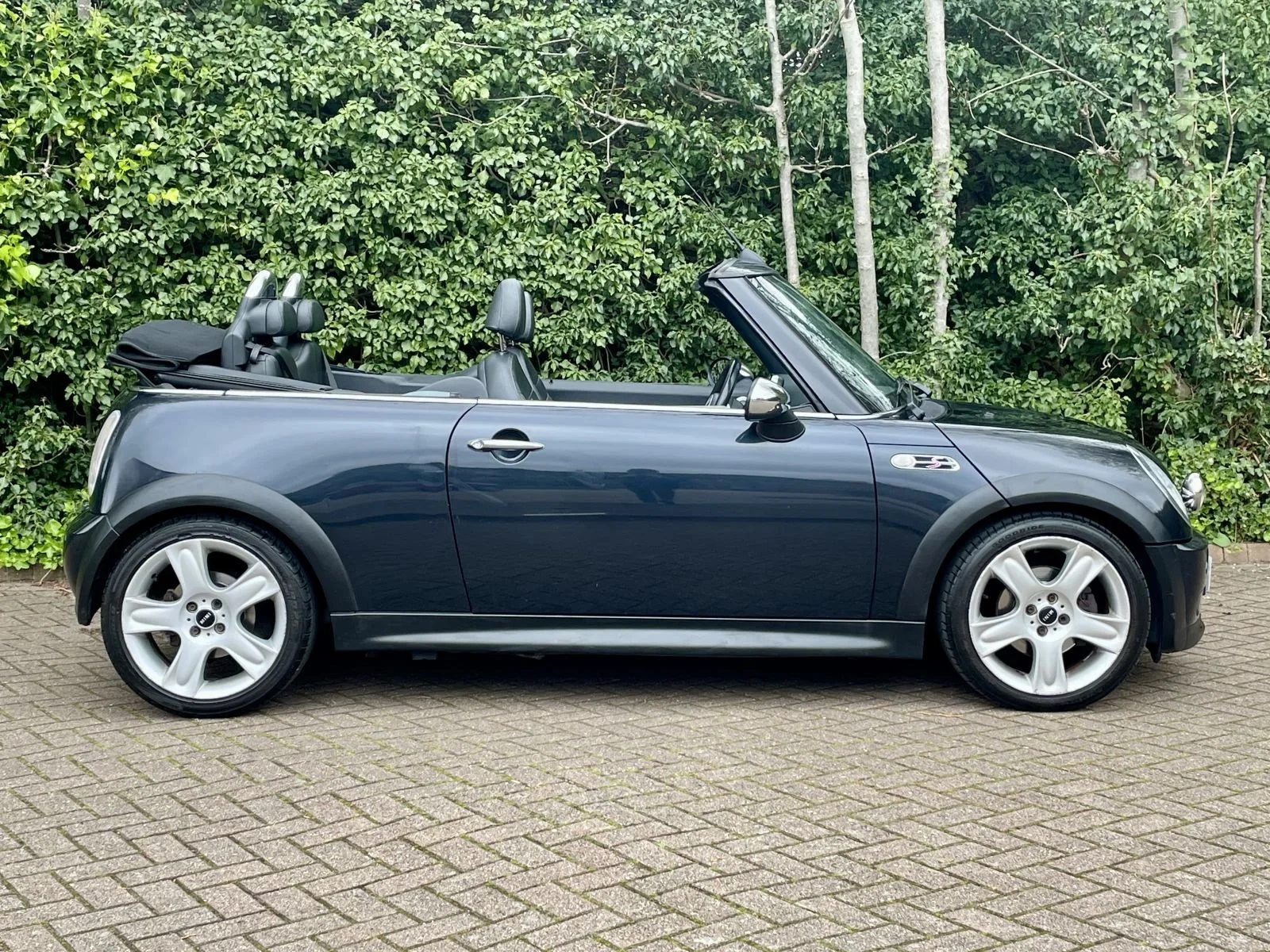 RV06 Astro Black Automatic Cooper S Convertible 3.jpg