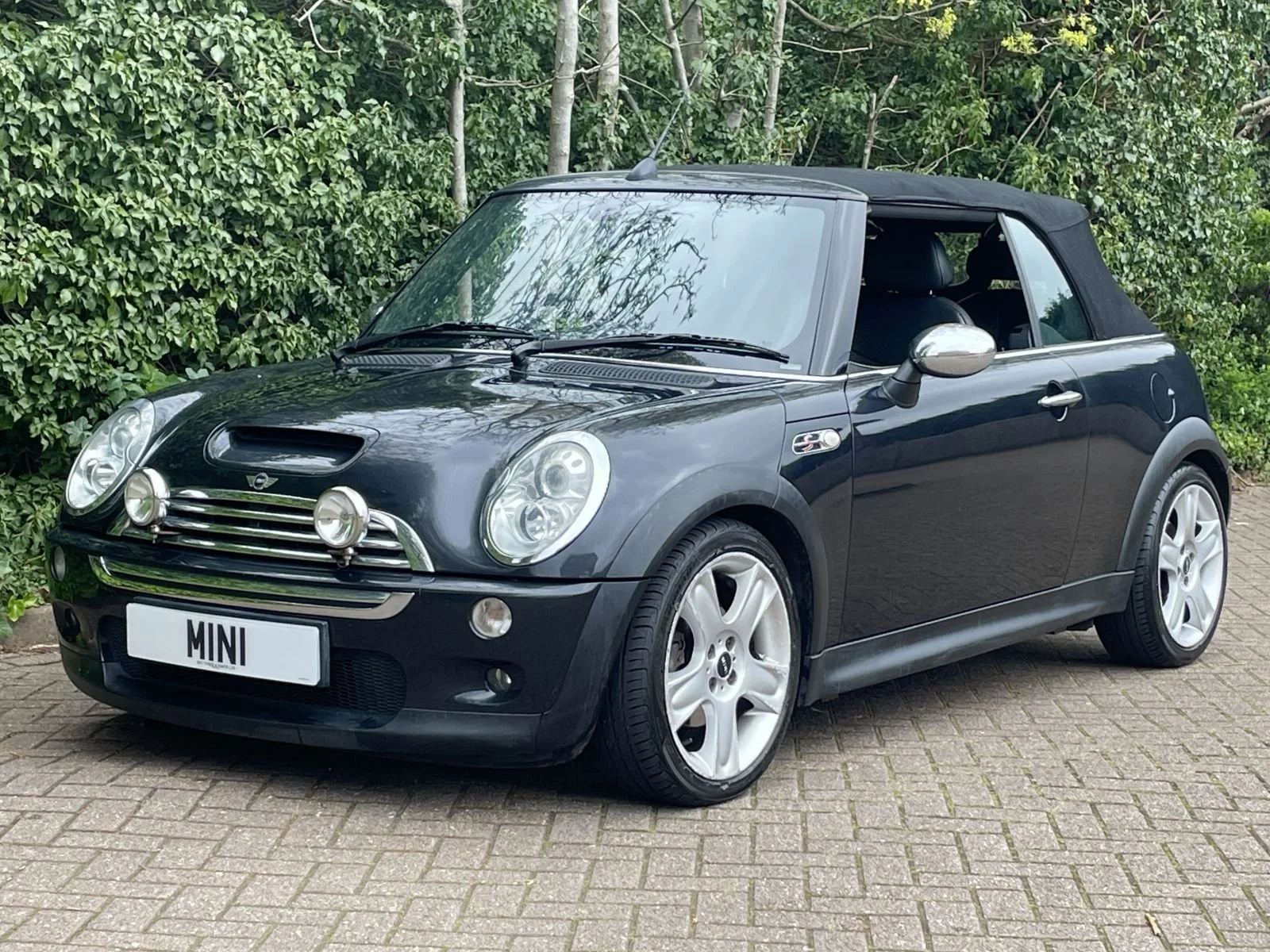 RV06 Astro Black Automatic Cooper S Convertible 12.jpg