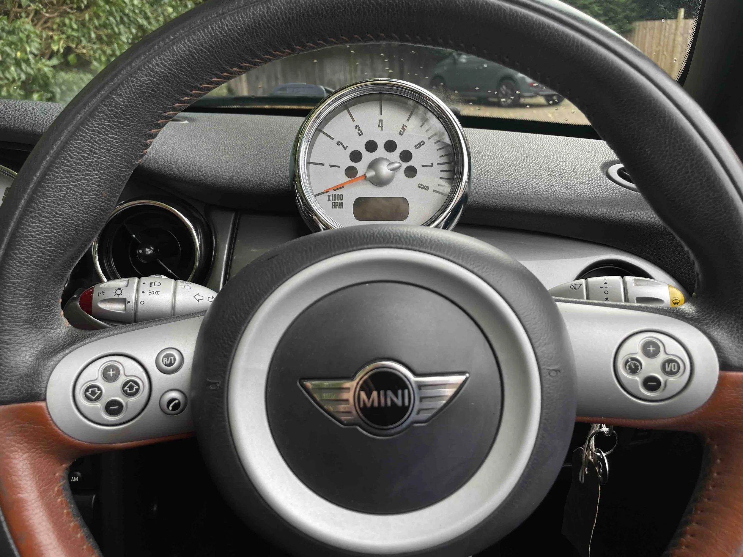 YD08 VLC White Sidewalk One 7.jpg