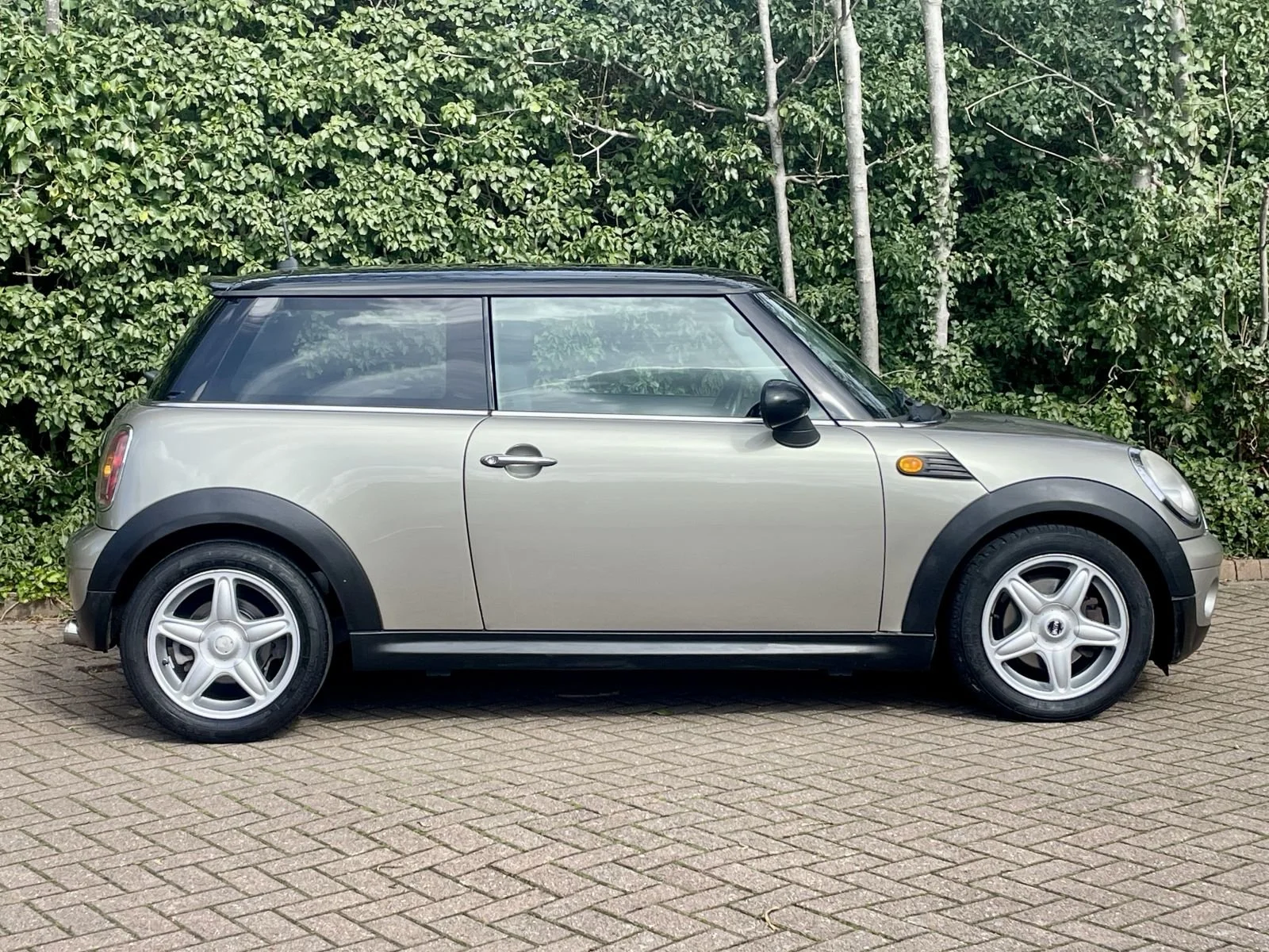 LC57 Sparkling Silver G2 Cooper Auto 3.jpg