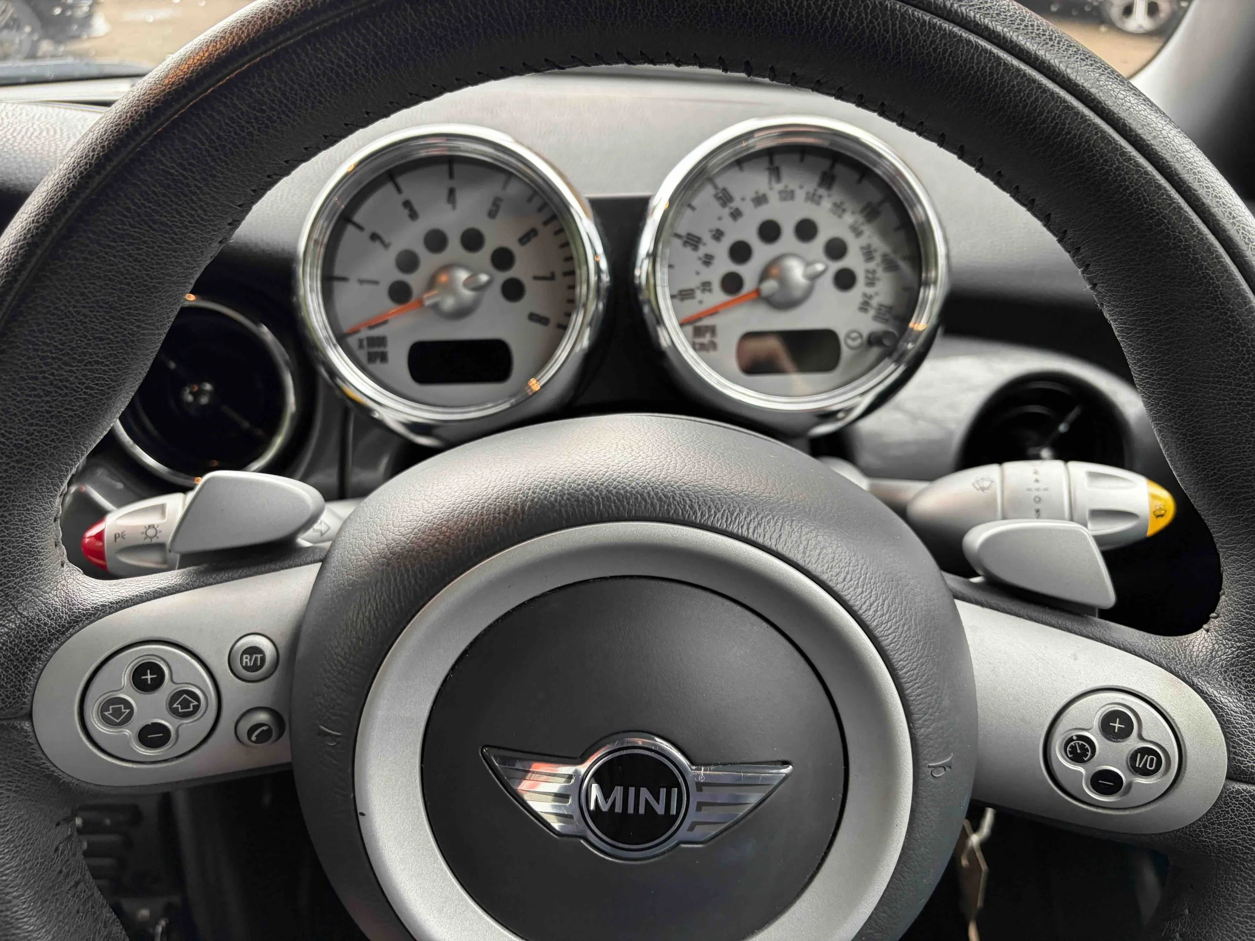 LY08 XFE White Convertible 4.jpeg