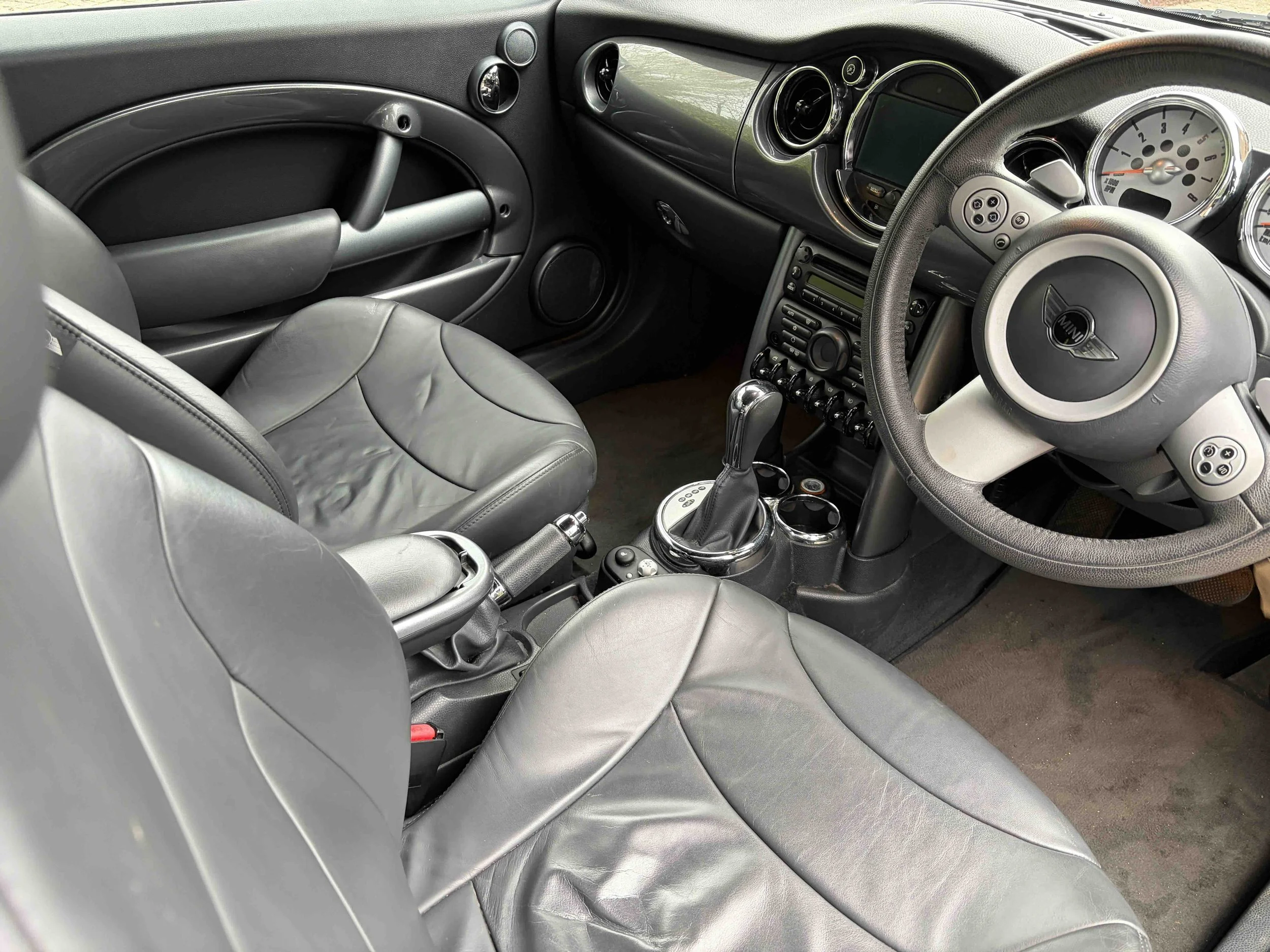 LY08 XFE White Convertible 1.jpeg