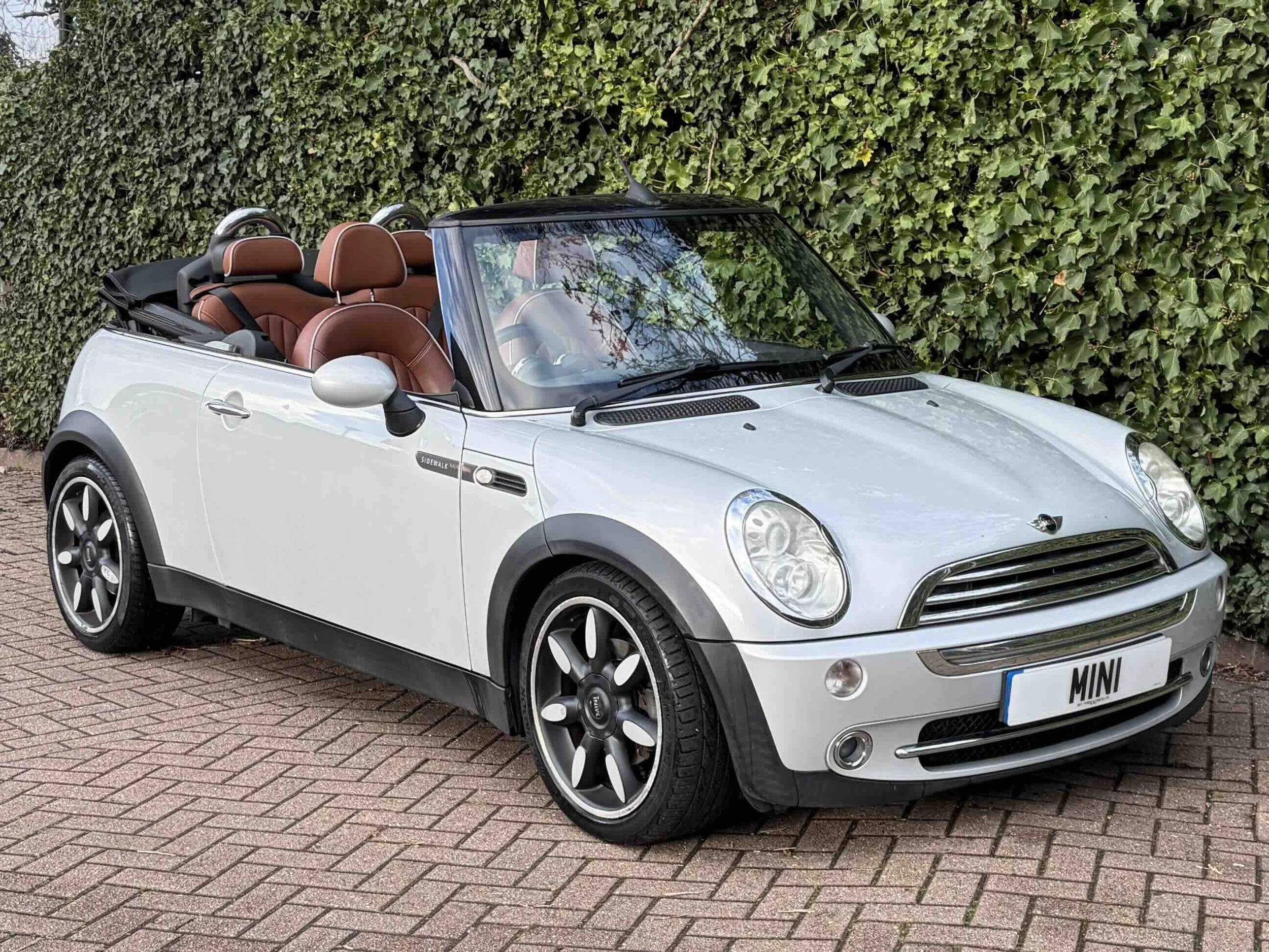 GJ08 JVU White Silver Sidewalk 1.jpeg