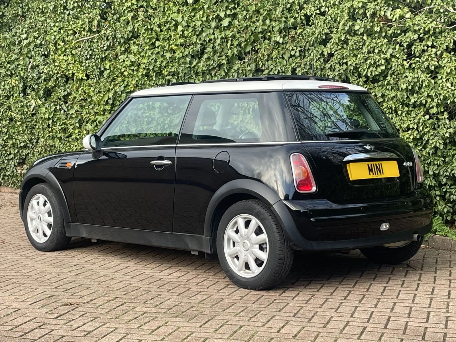 MW04 Astro Black Automatic Cooper 17.jpg