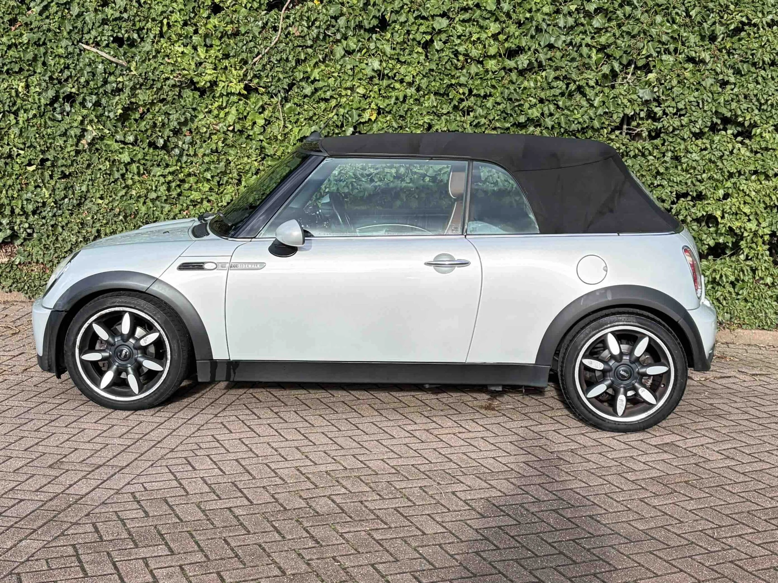 GJ08 JVU White Silver Sidewalk 9.jpeg