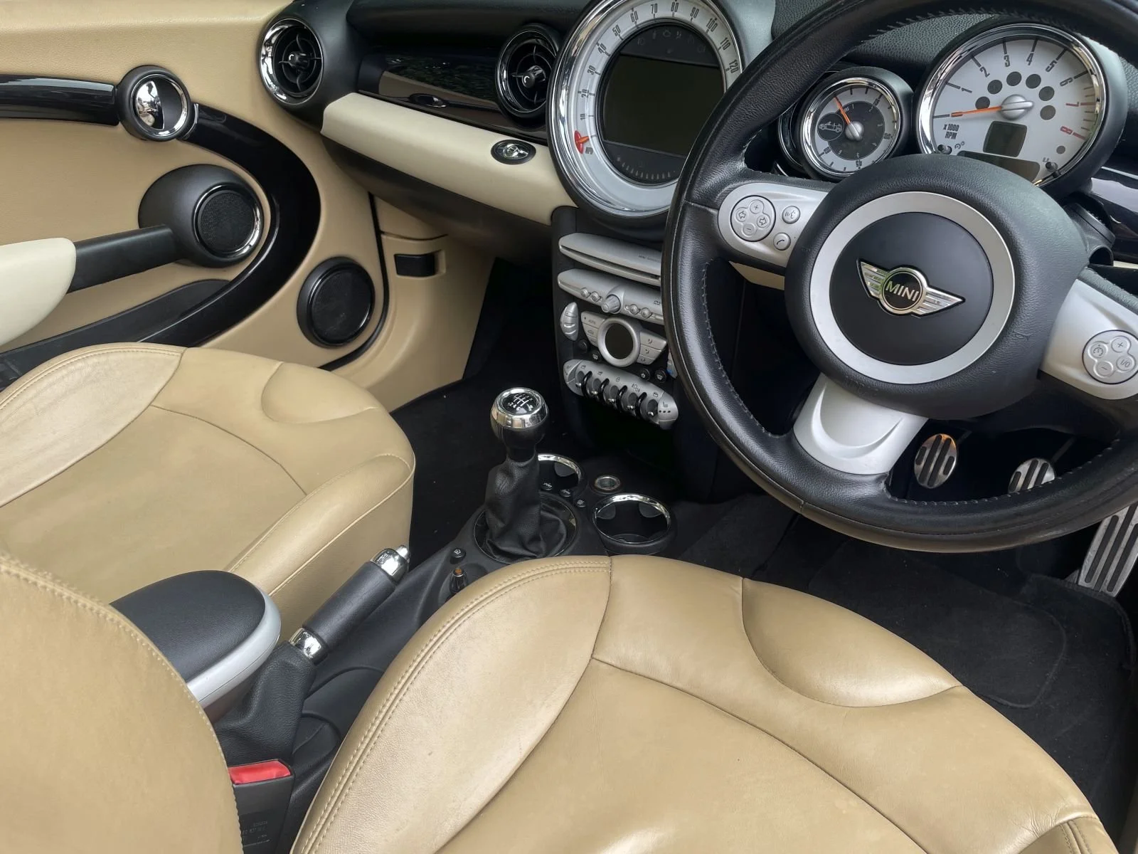 YG09 Black Cooper S Convertible Manual 5.JPG