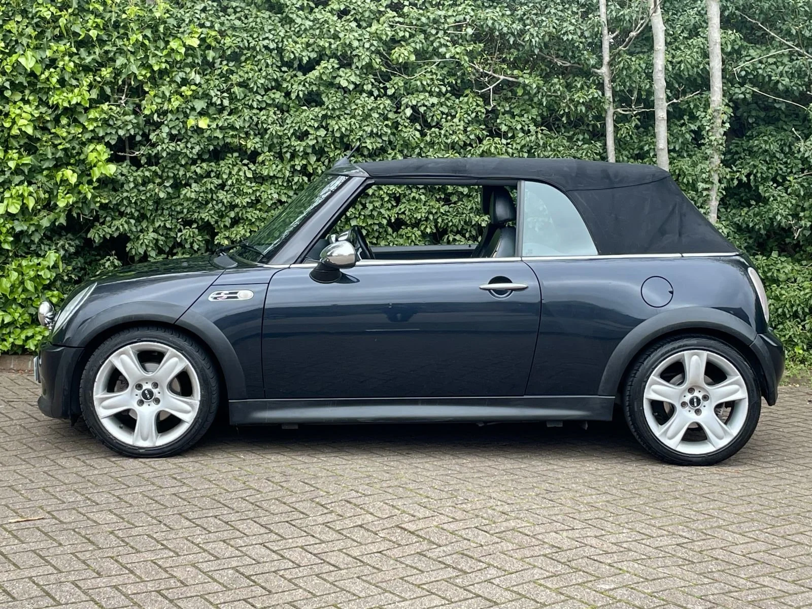 RV06 Astro Black Automatic Cooper S Convertible 14.jpg