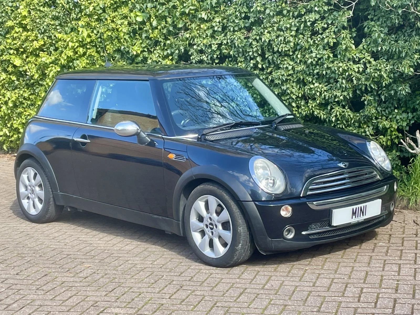 GV05 Astro Black Metallic Cooper Automatic 2.jpg