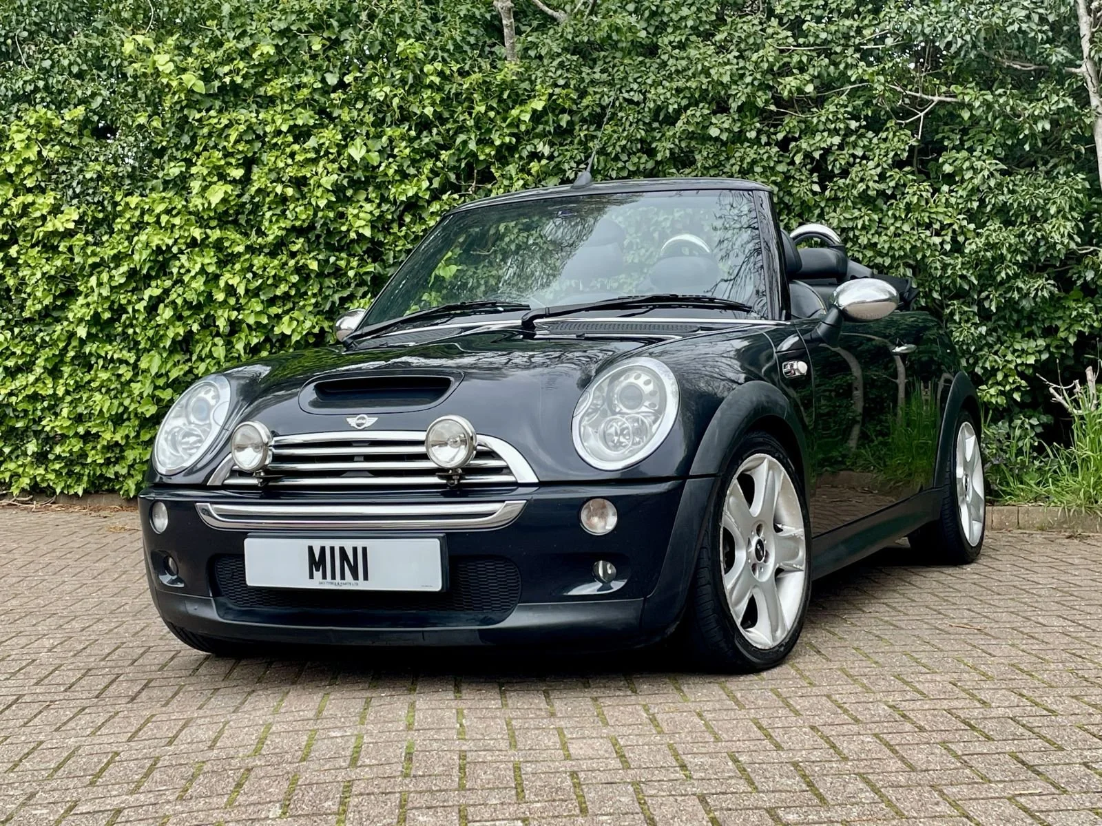 RV06 Astro Black Automatic Cooper S Convertible 18.jpg