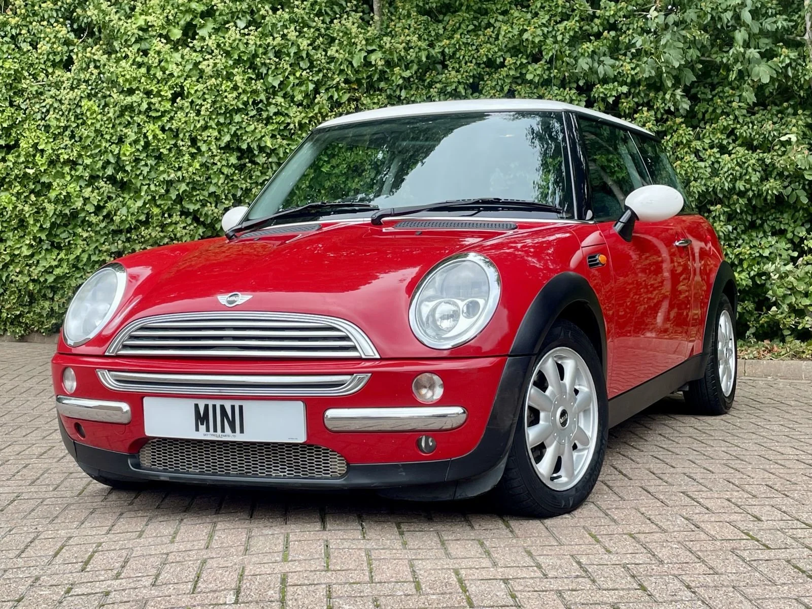 OE03 Chilli Red Automatic Cooper 17.jpg