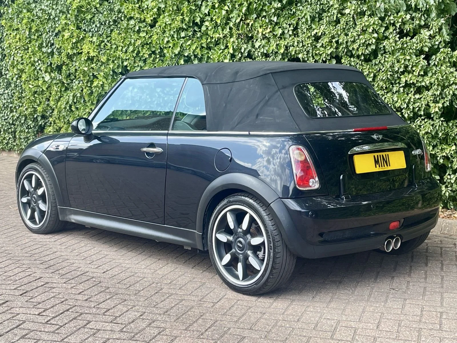 HV08 Black Cooper S Sidewalk Automatic 17.jpg