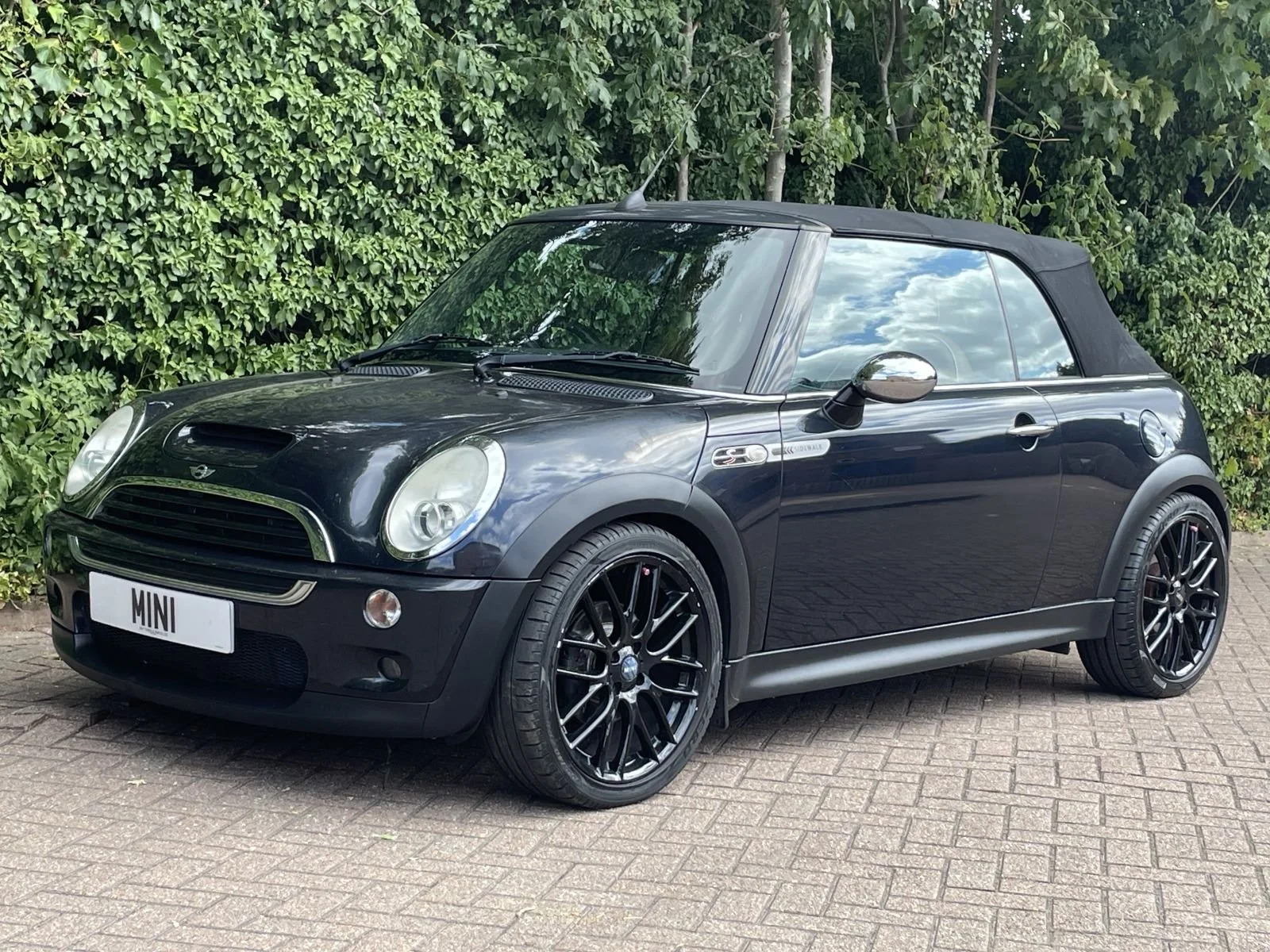 LR57 Astro Black Cooper S Sidewalk Automatic 13.jpg
