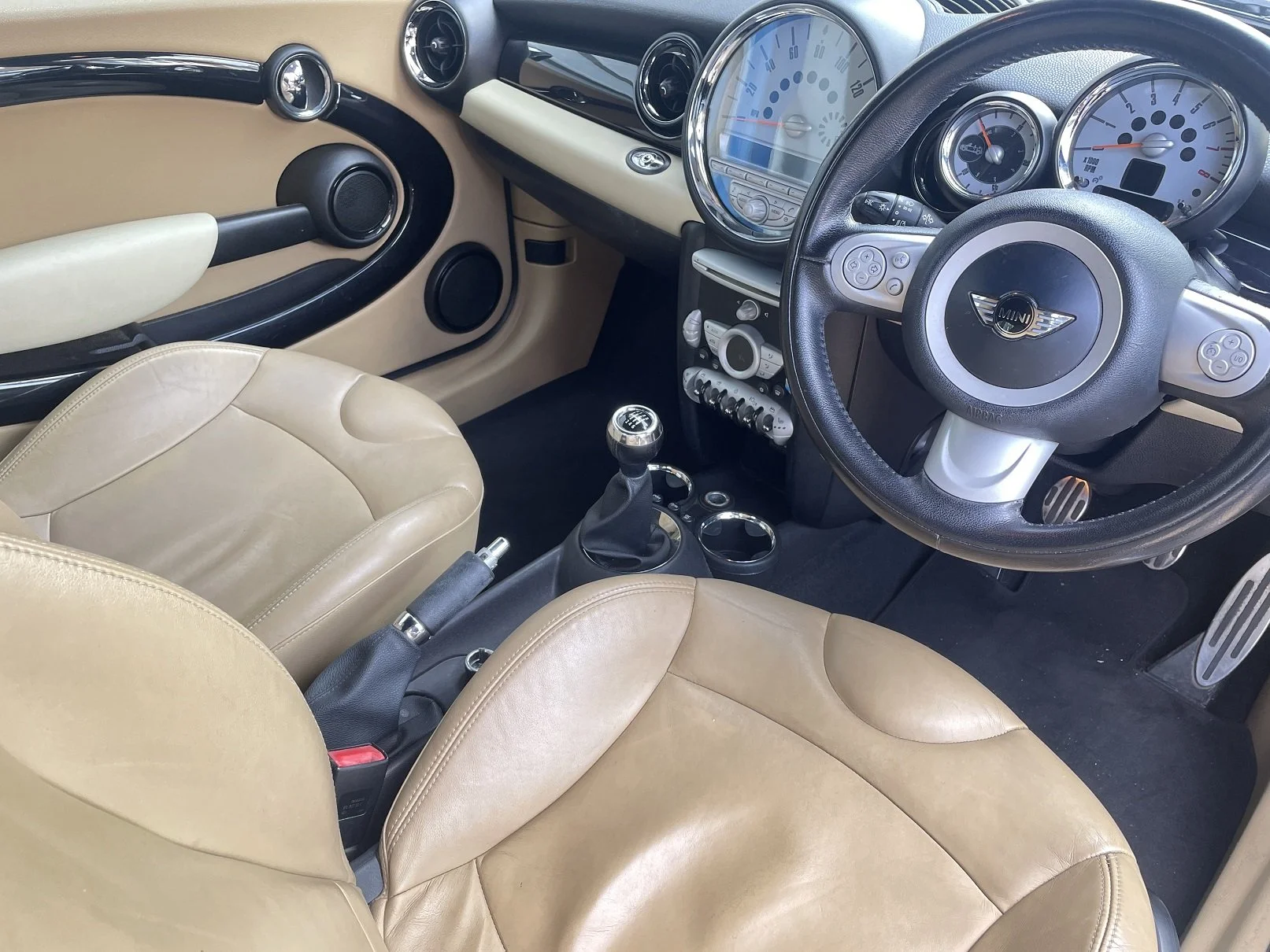 HJ09 Cooper S Convertible Manual 3.JPG