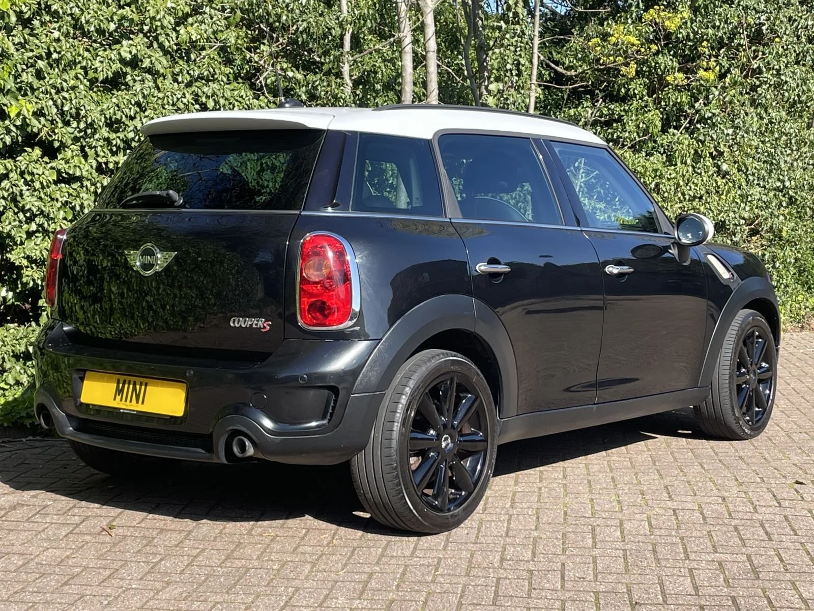 GU61 Absolute Black Metallic Countryman Cooper S Manual 5.jpg