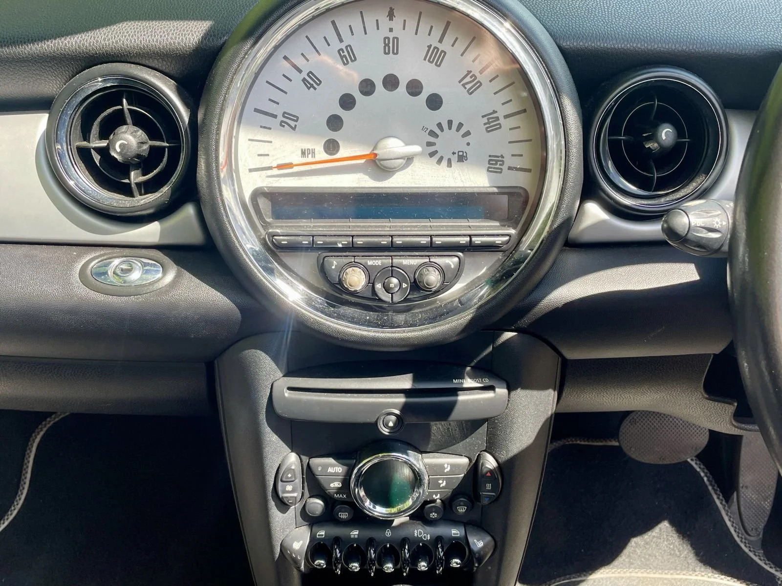 LD60 Pepper White Automatic One Convertible 5.jpg