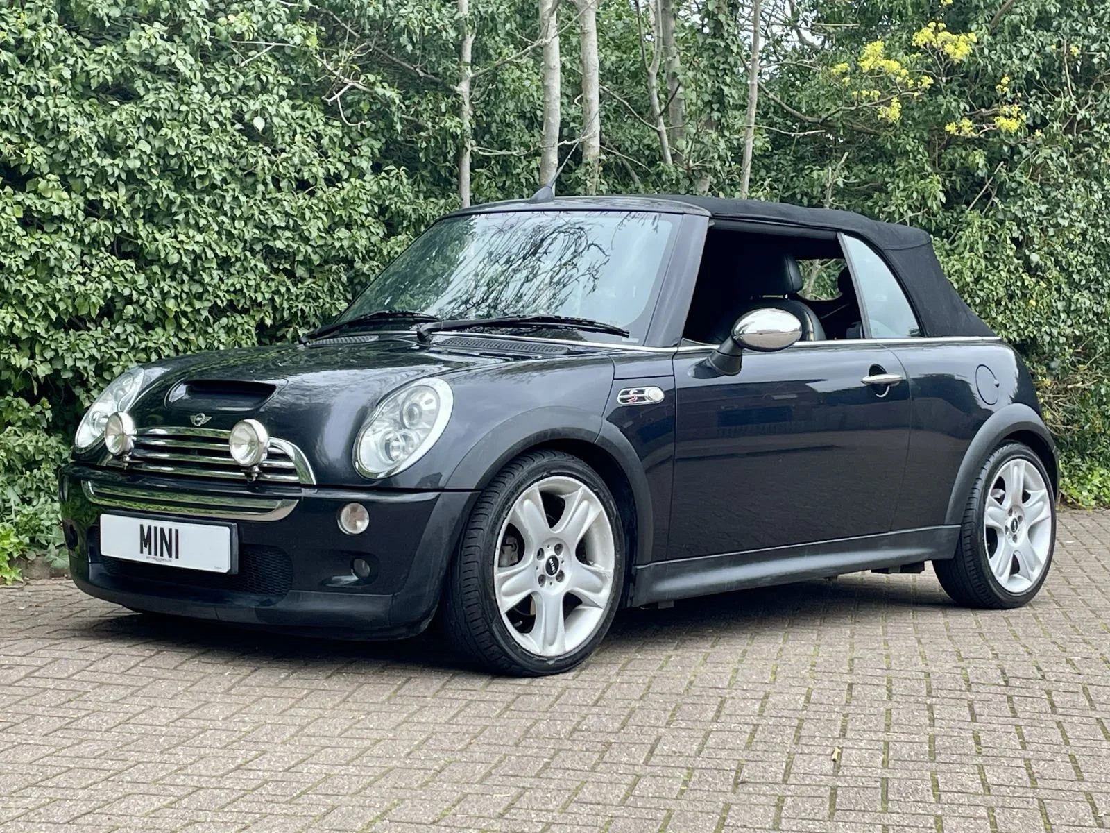 RV06 Astro Black Automatic Cooper S Convertible 13.jpg