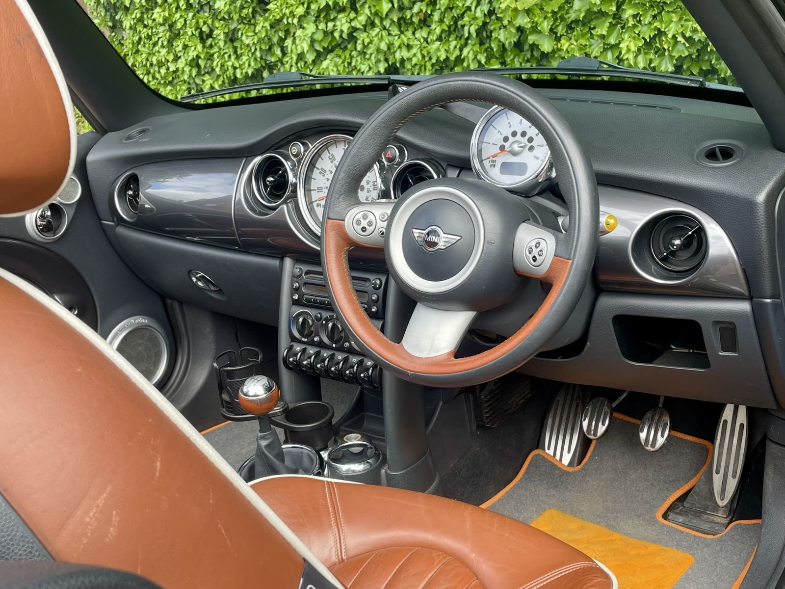 MF08 Astro Black Cooper S Sidewalk Manual 12.jpg