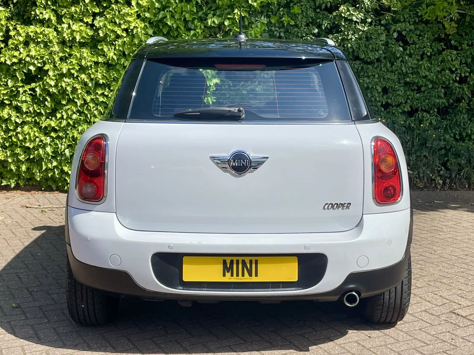 LN12 Light White Cooper Countryman Automatic 14.jpg