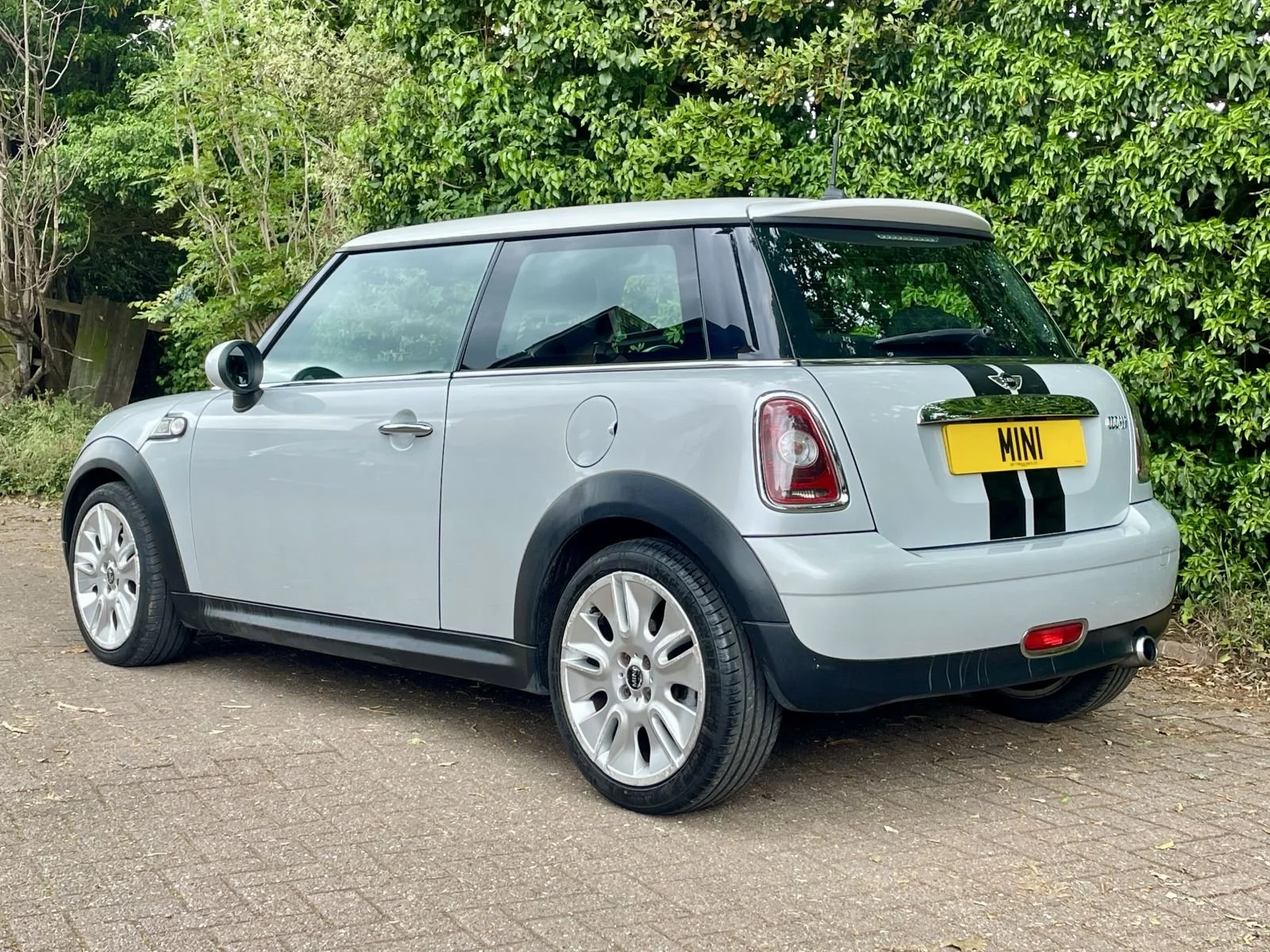 MT59 White Silver Camden Cooper Manual 19.jpg