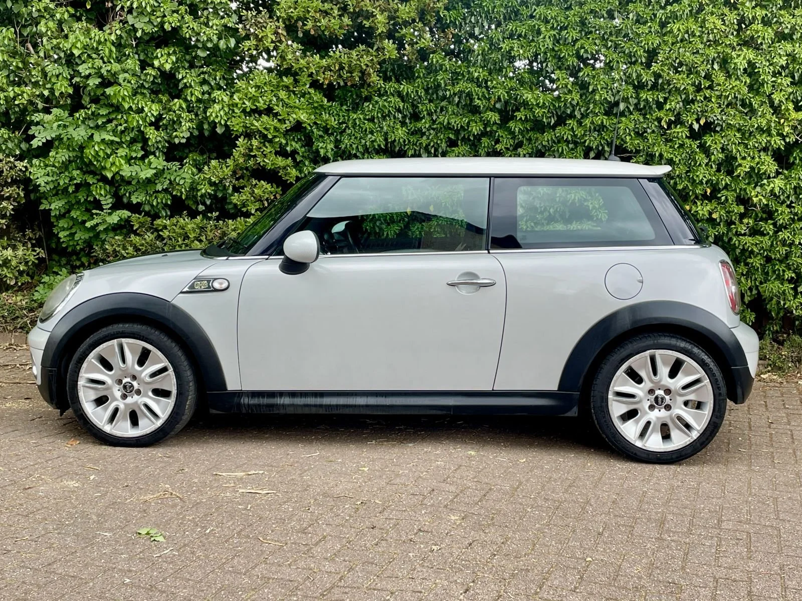 MT59 White Silver Camden Cooper Manual 18.jpg