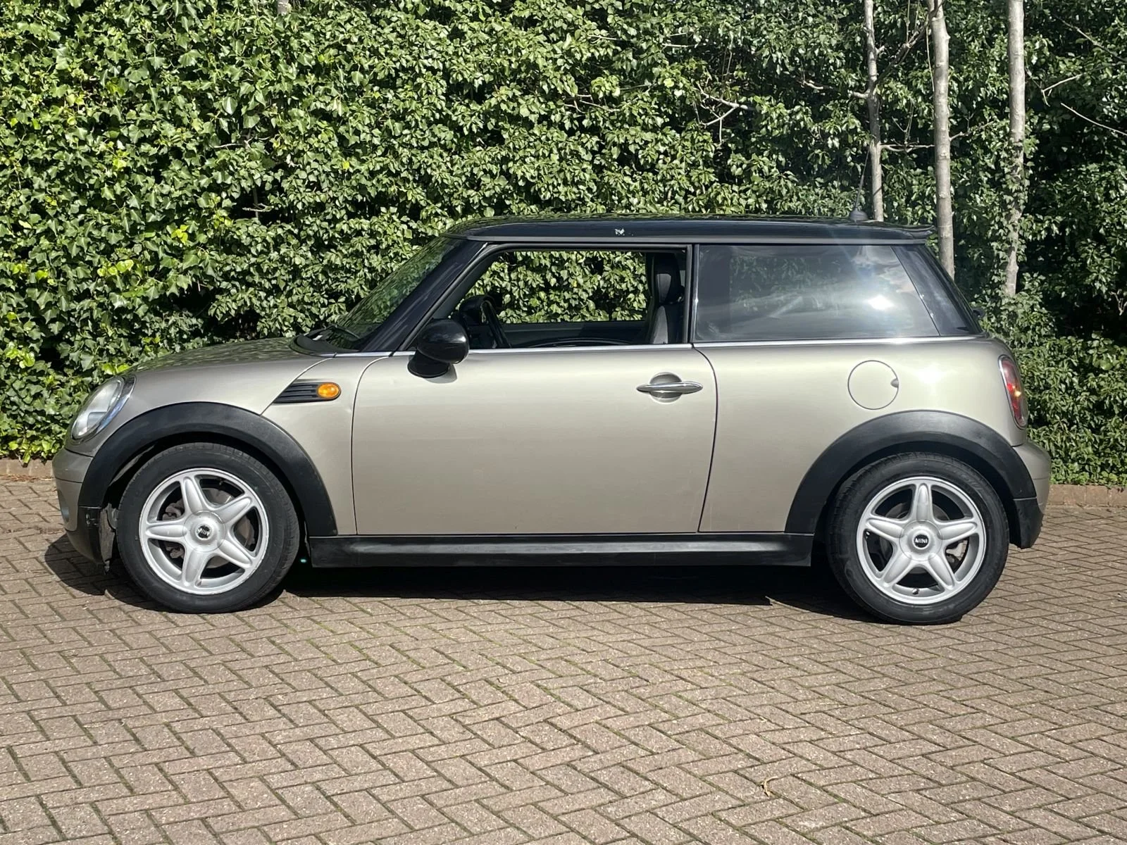 LC57 Sparkling Silver G2 Cooper Auto 16.JPG