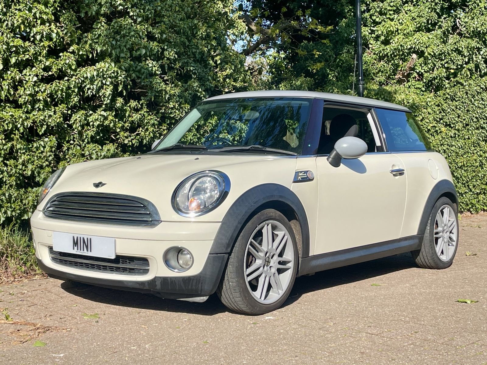 YY58 Pepper White Automatic One 1.4 9.jpg