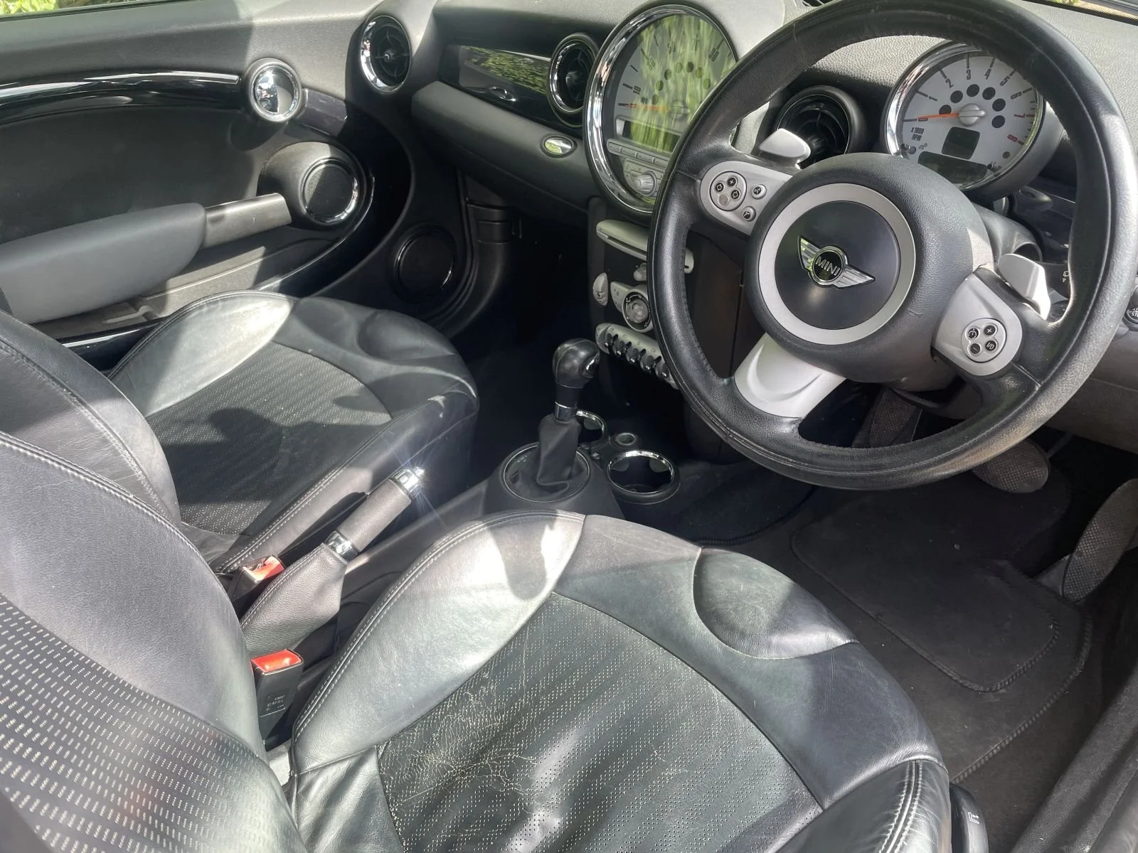 LC57 Sparkling Silver G2 Cooper Auto 6.JPG