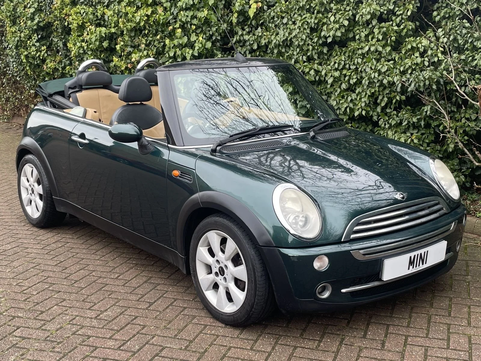 LB05 British Racing Green Automatic Convertible 1.JPG