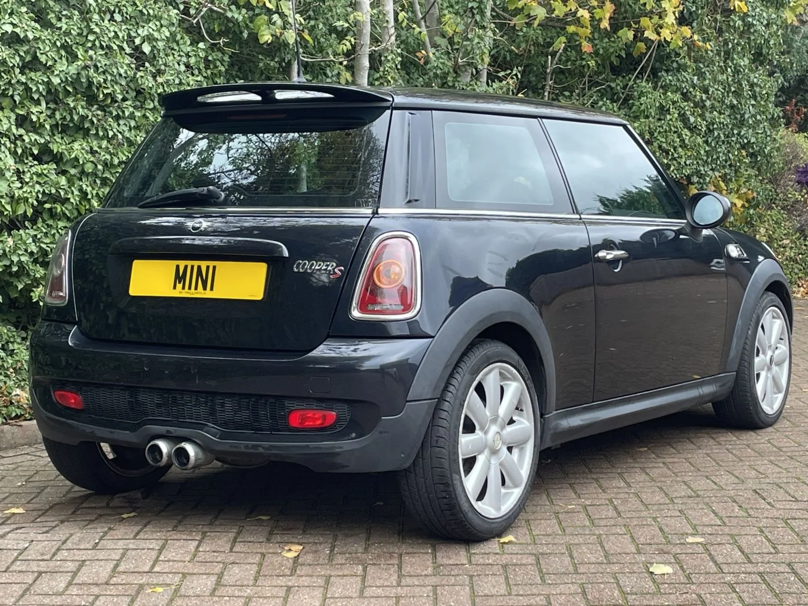 HK07 Astro Black Cooper S Manual 4.jpg