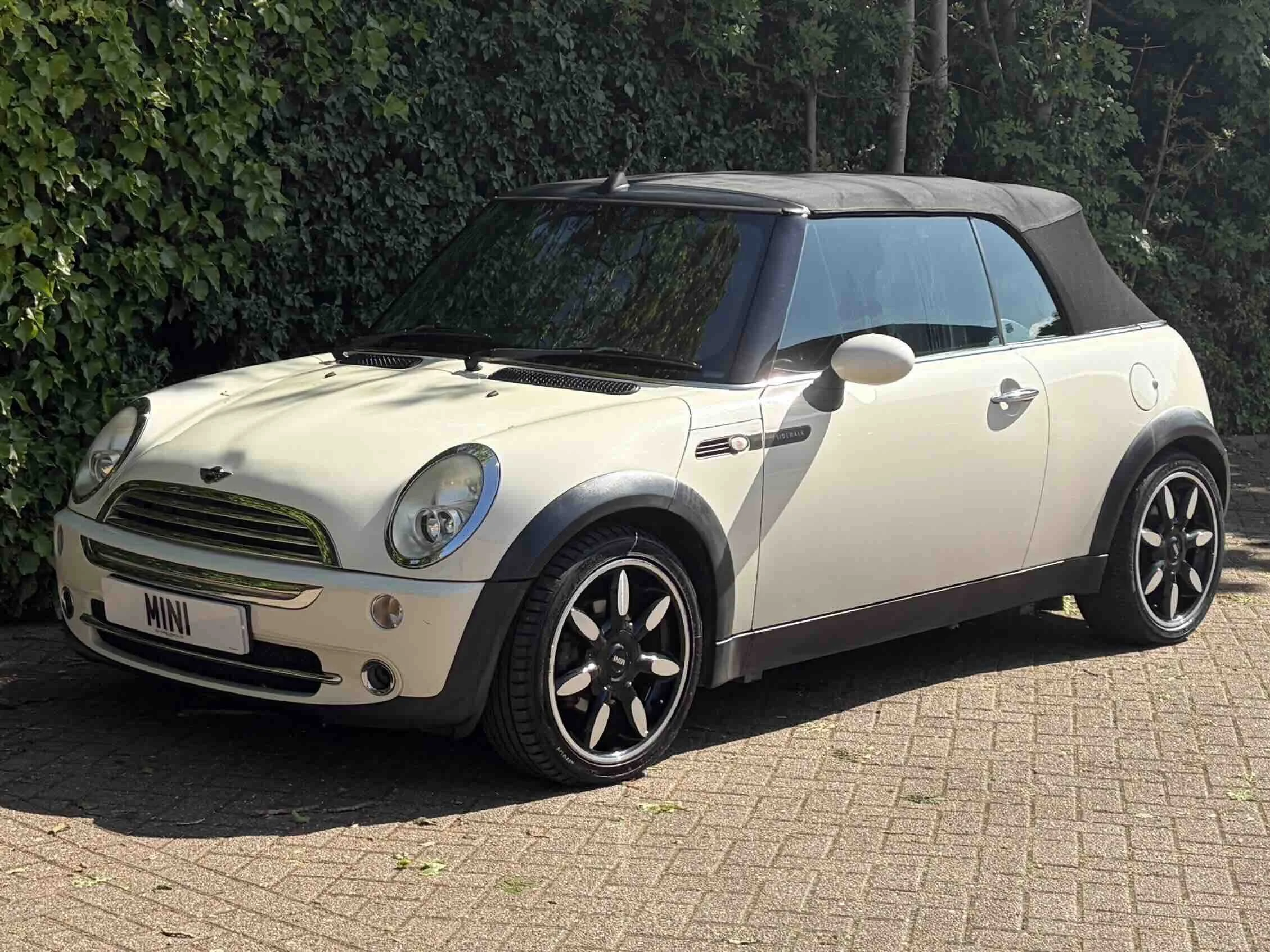 YD08 VLC White Sidewalk One 1.jpeg