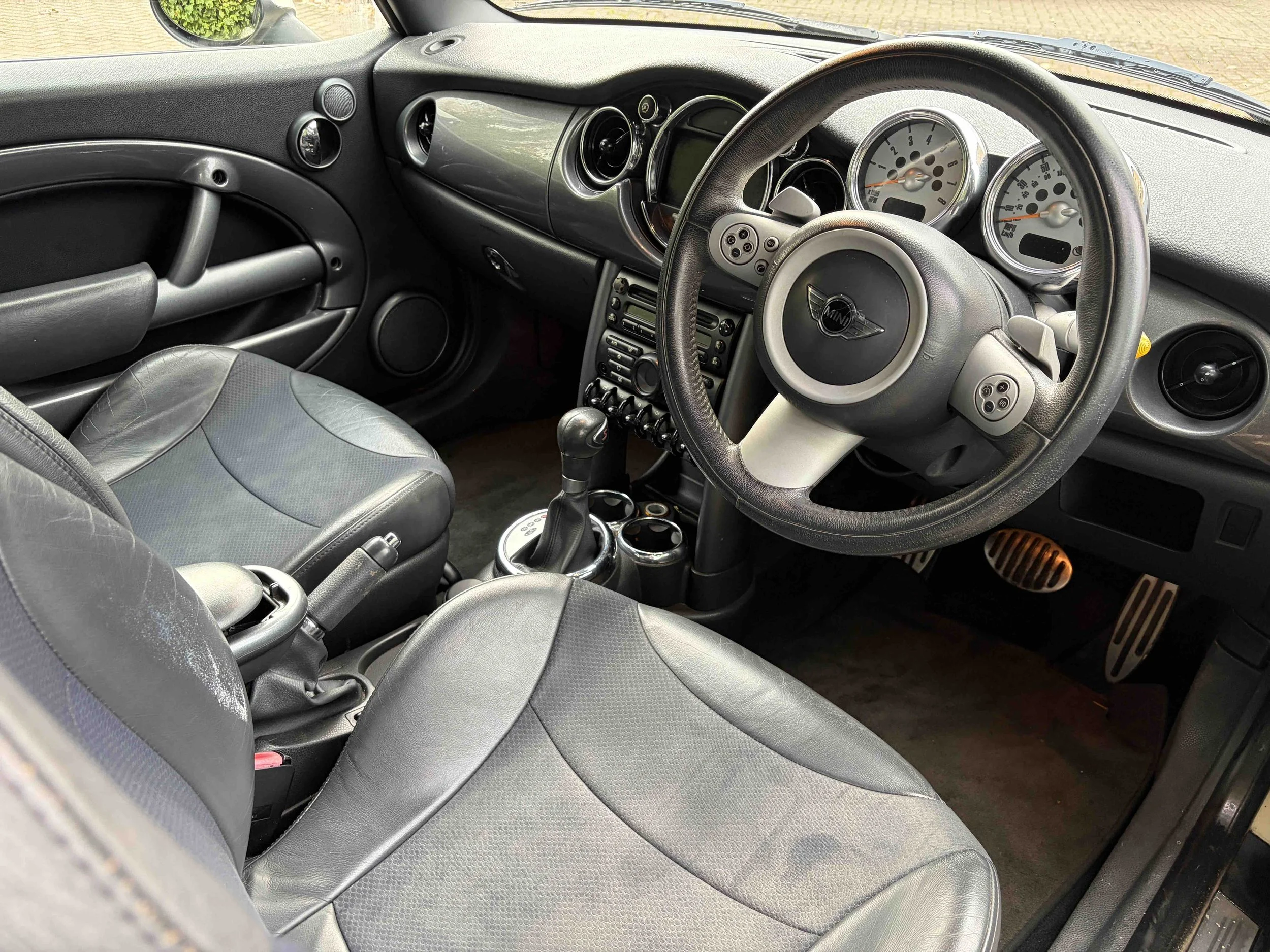 LR55 BOJ White Cooper S Convertible 4.jpg