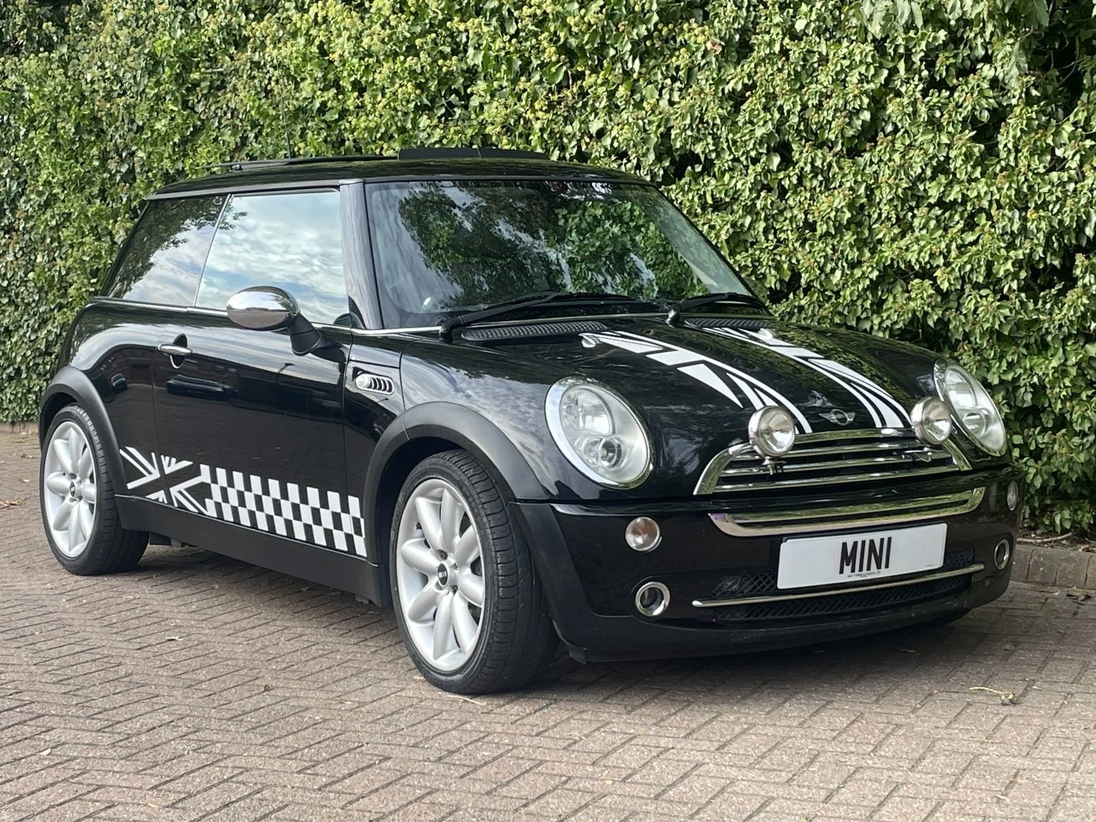 LN54 Astro Black Cooper Automatic Sunroof 1.jpg