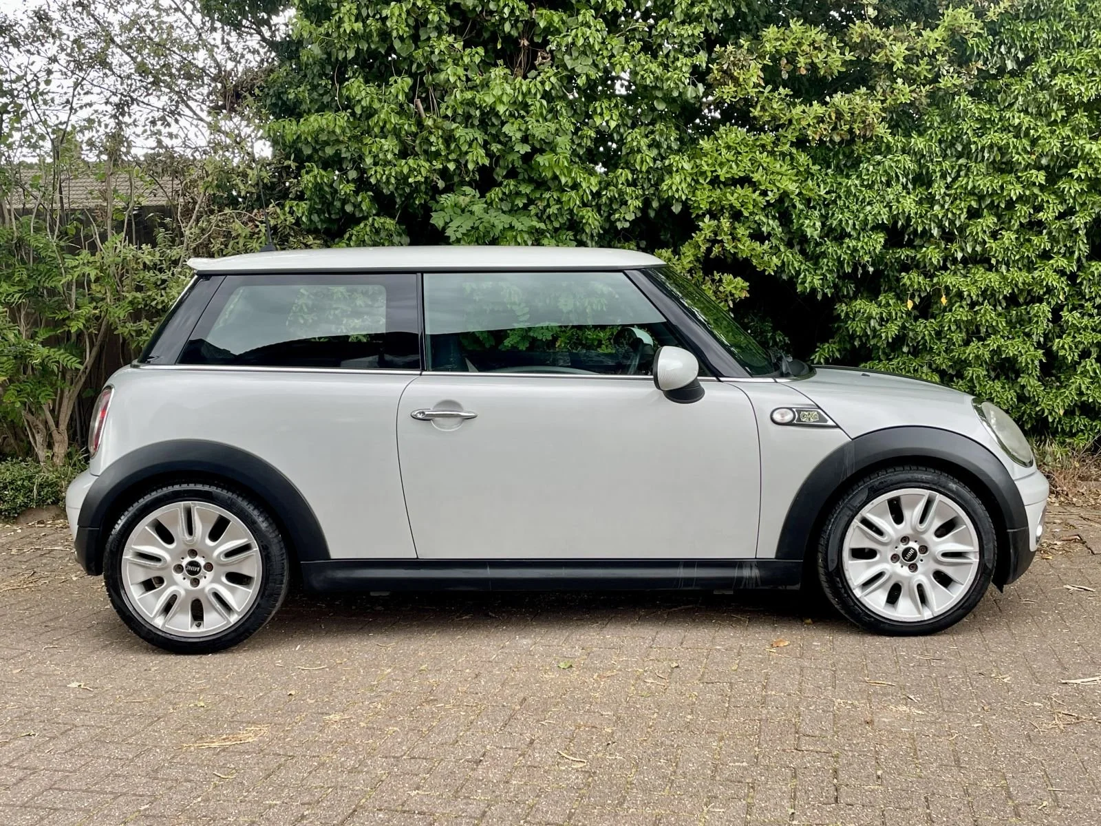 MT59 White Silver Camden Cooper Manual 3.jpg