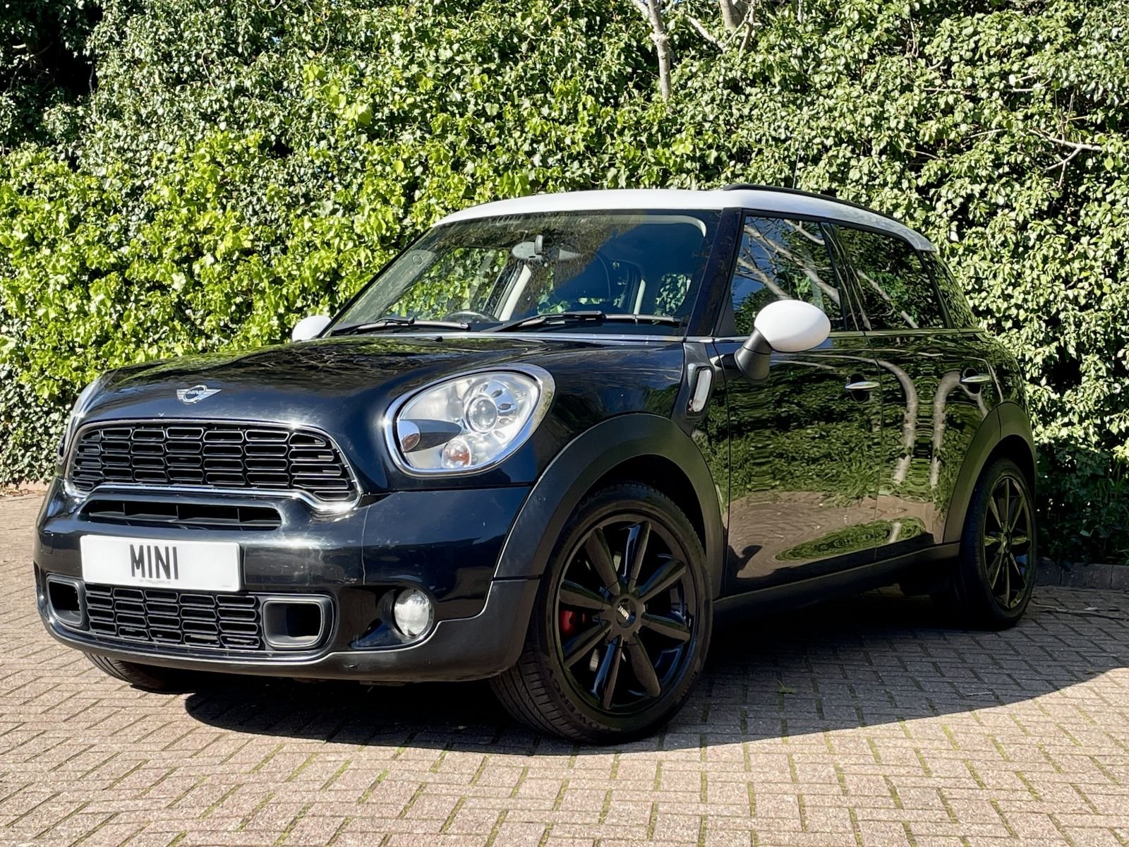 GU61 Absolute Black Metallic Countryman Cooper S Manual 22.jpg