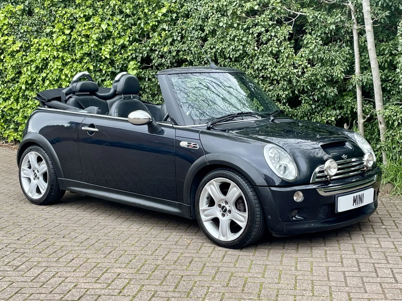 RV06 Astro Black Automatic Cooper S Convertible 2.jpg