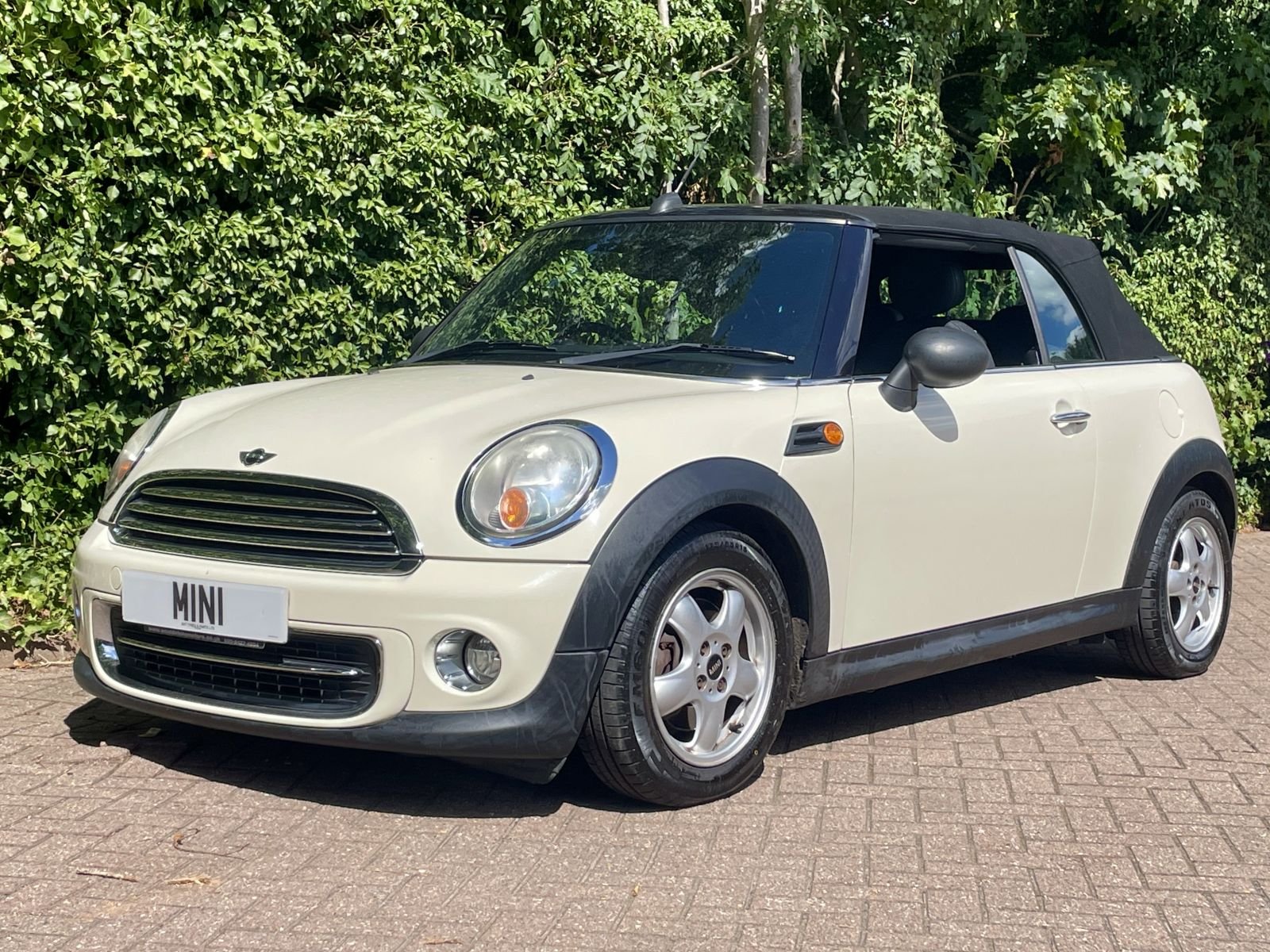 LD60 Pepper White Automatic One Convertible 13.jpg