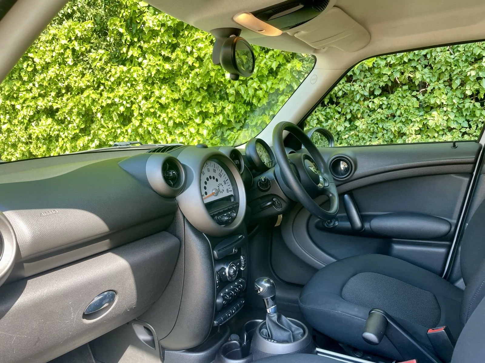 LN12 Light White Cooper Countryman Automatic 12.jpg