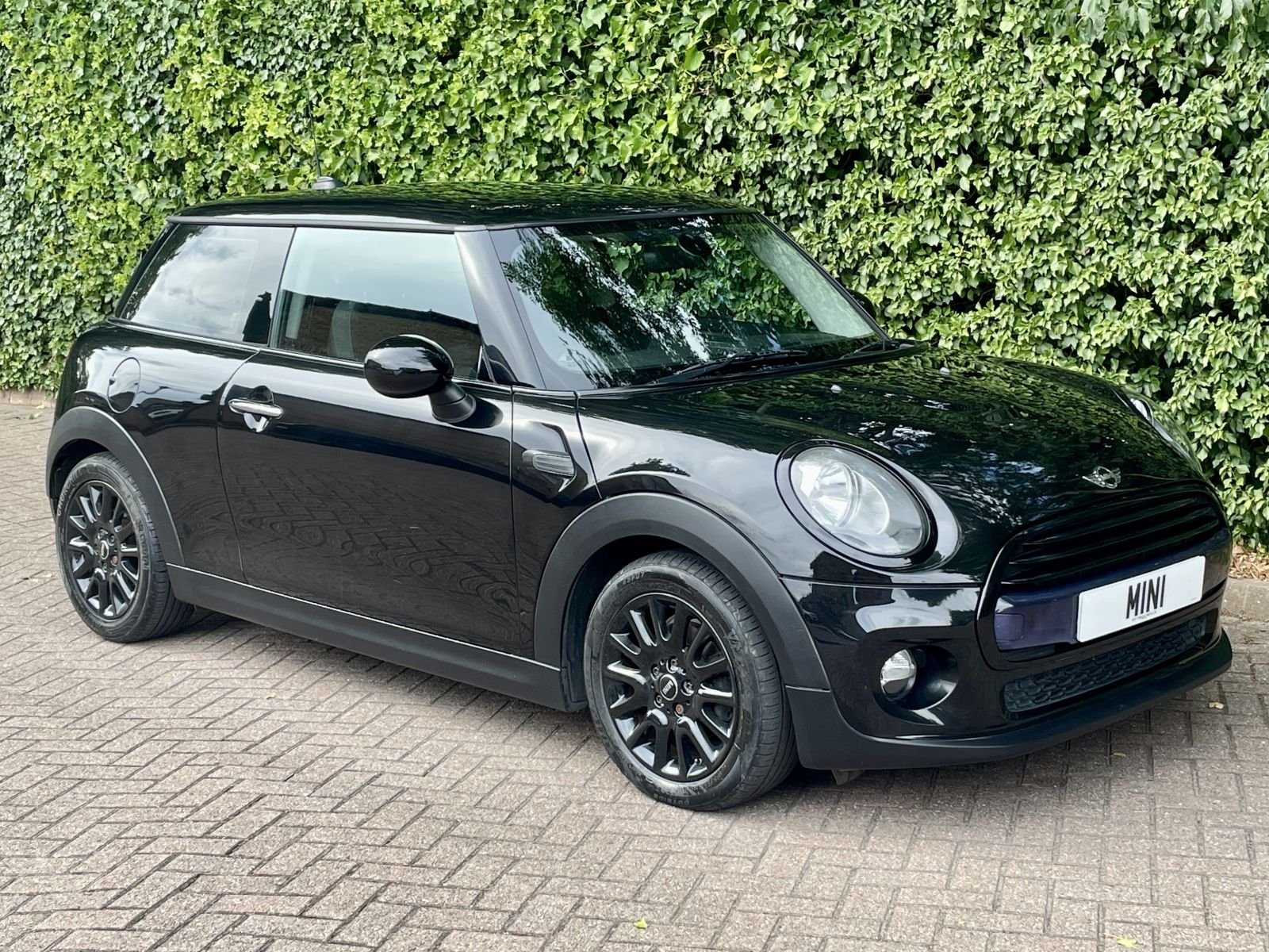 LO14 Black Cooper Manual 2.jpg